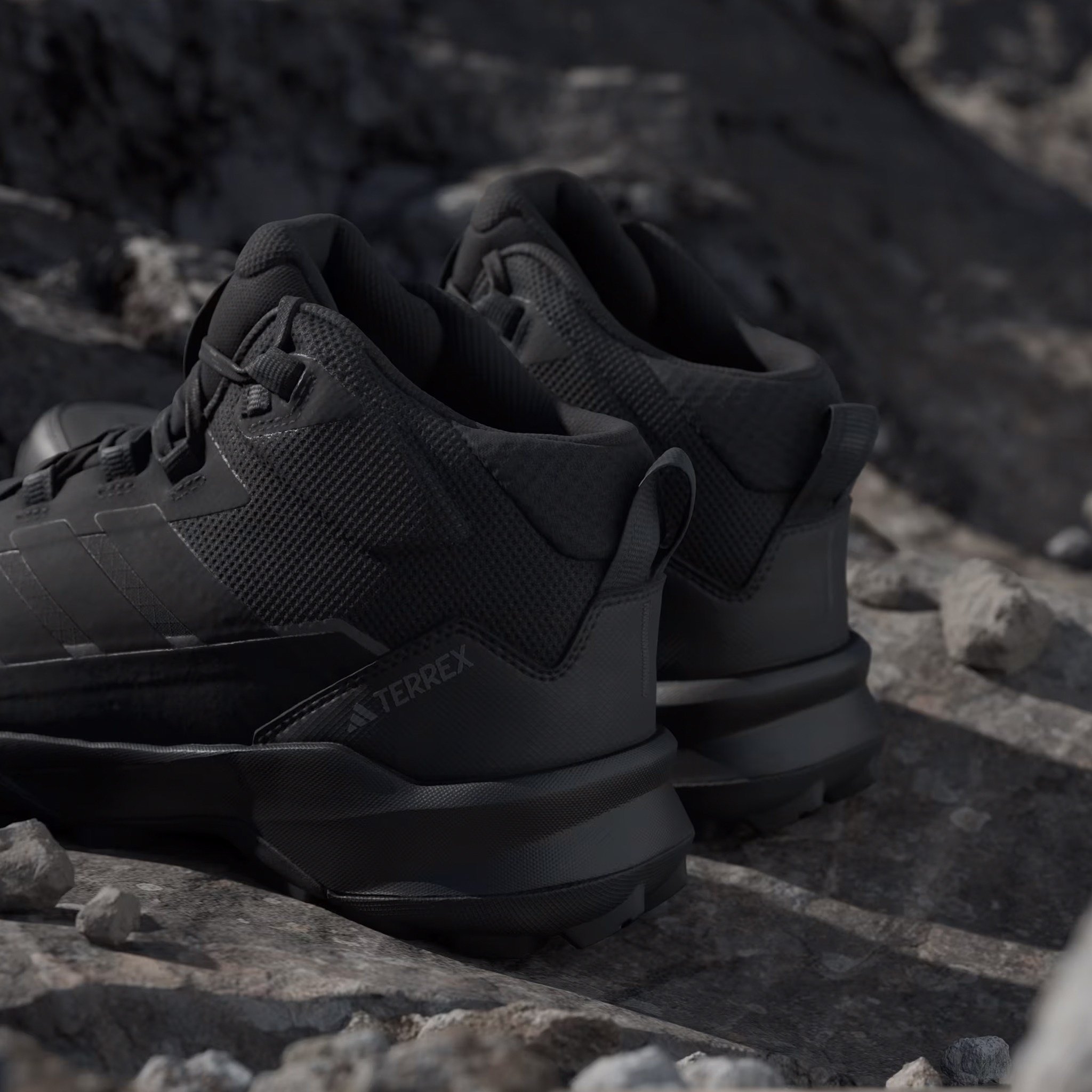 ADIDAS JQ2207 TERREX SKYCHASER AX5 MID GTX