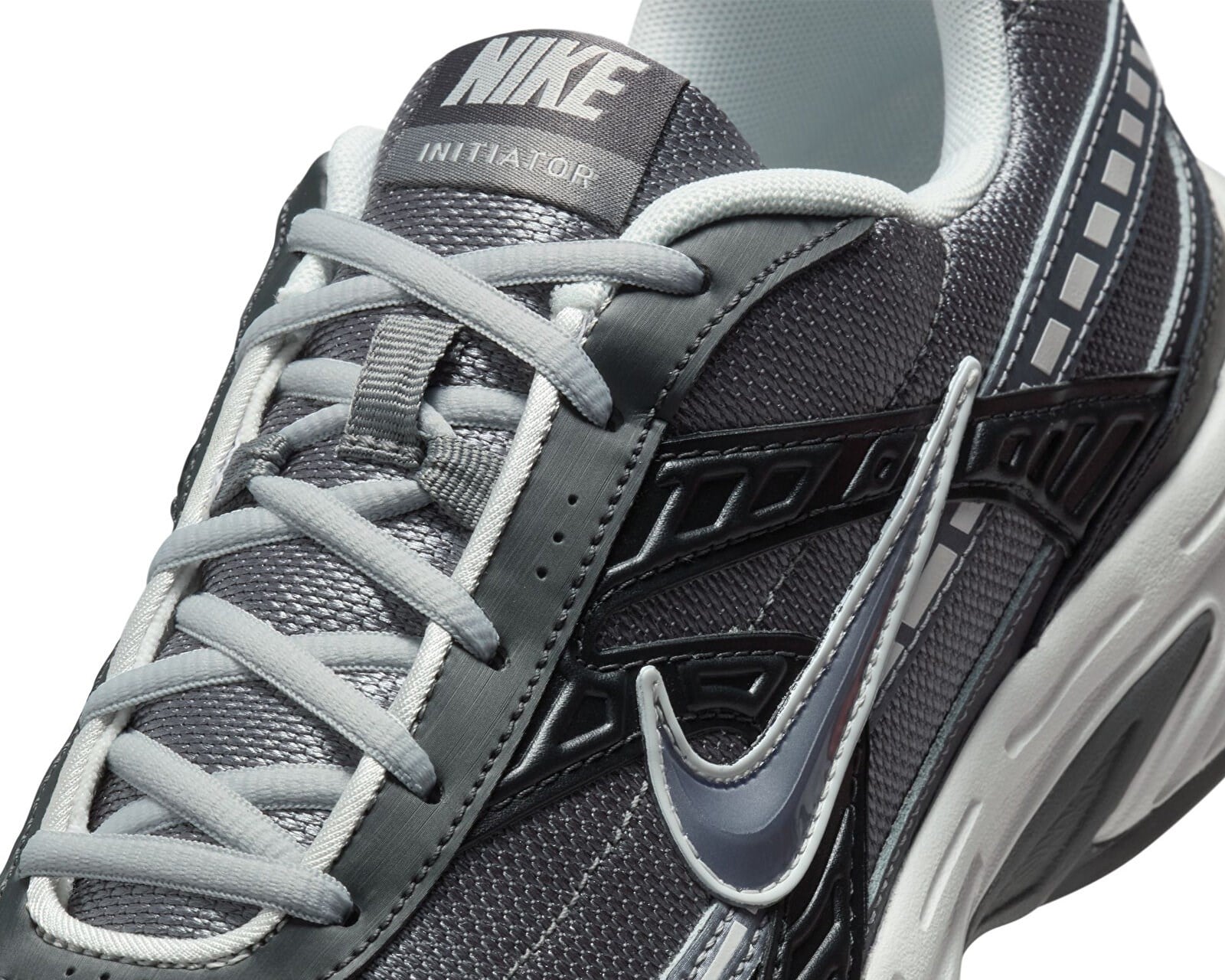 NIKE IB3083-001 INITIATOR
