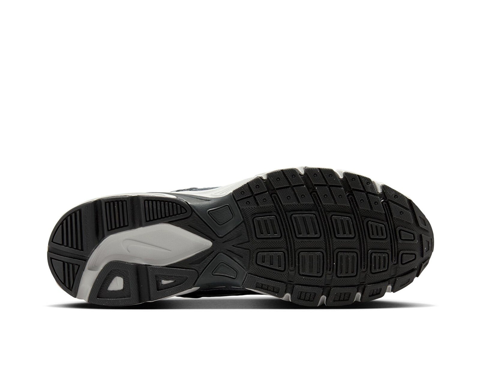 NIKE IB3083-001 INITIATOR