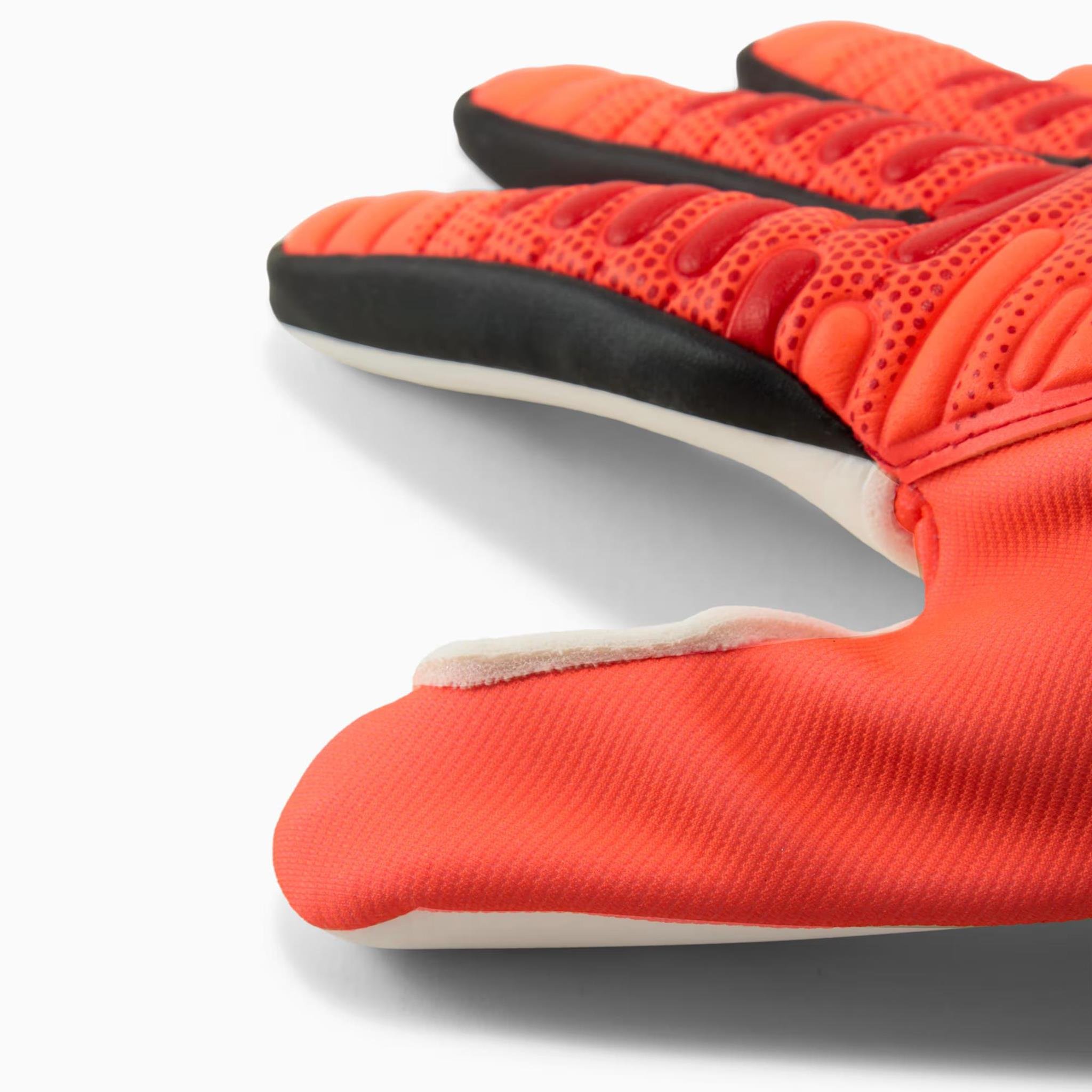 PUMA 04212401 FUTURE MATCH NC KALECİ ELDİVENİ