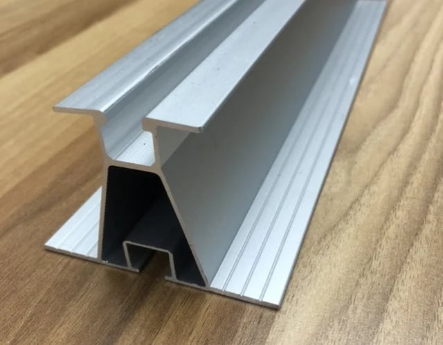 Güneş Paneli Trapez Çatı Montaj Aparatı 30 cm