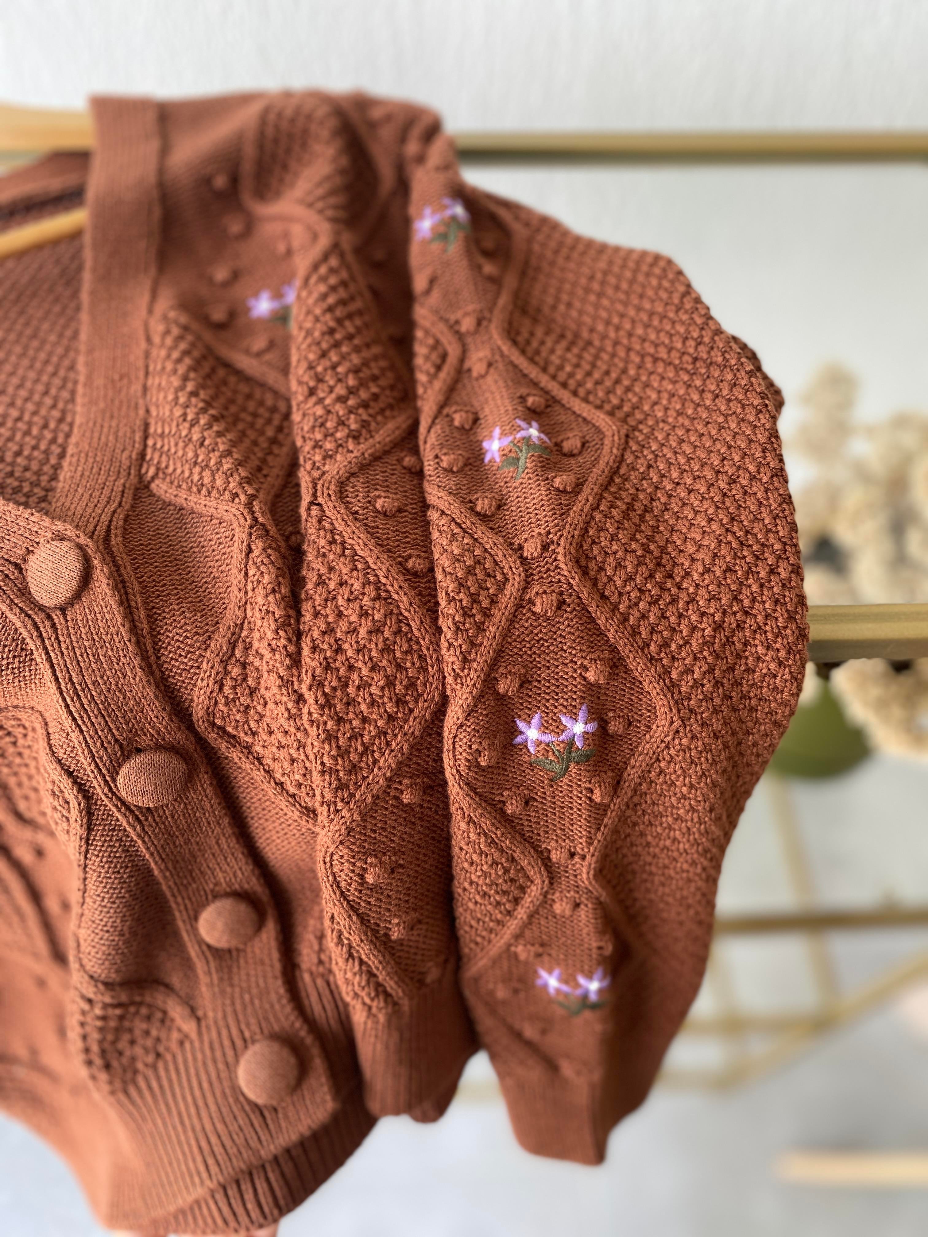 Çiçek Nakışlı Hırka 