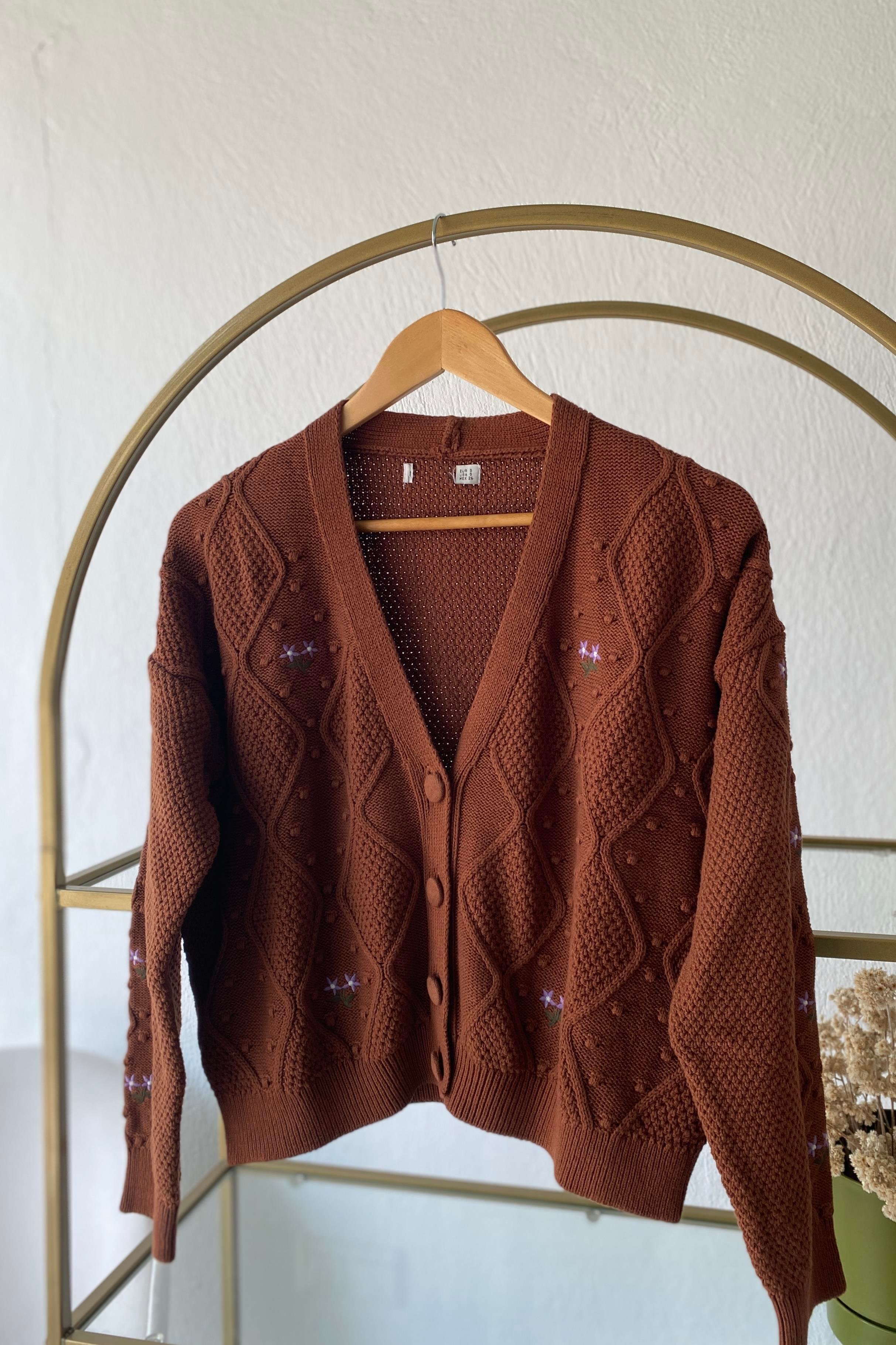 Çiçek Nakışlı Hırka 