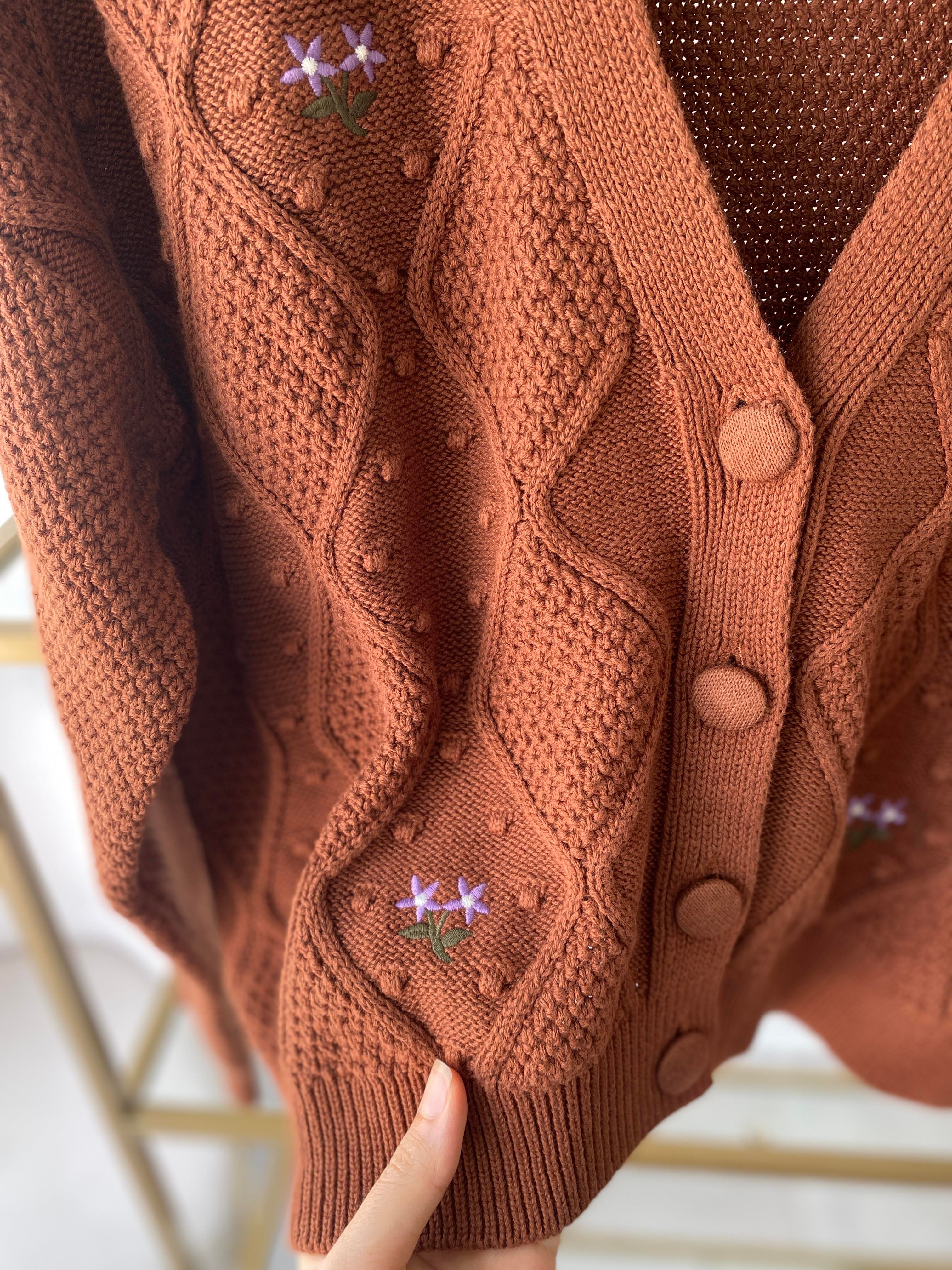 Çiçek Nakışlı Hırka 