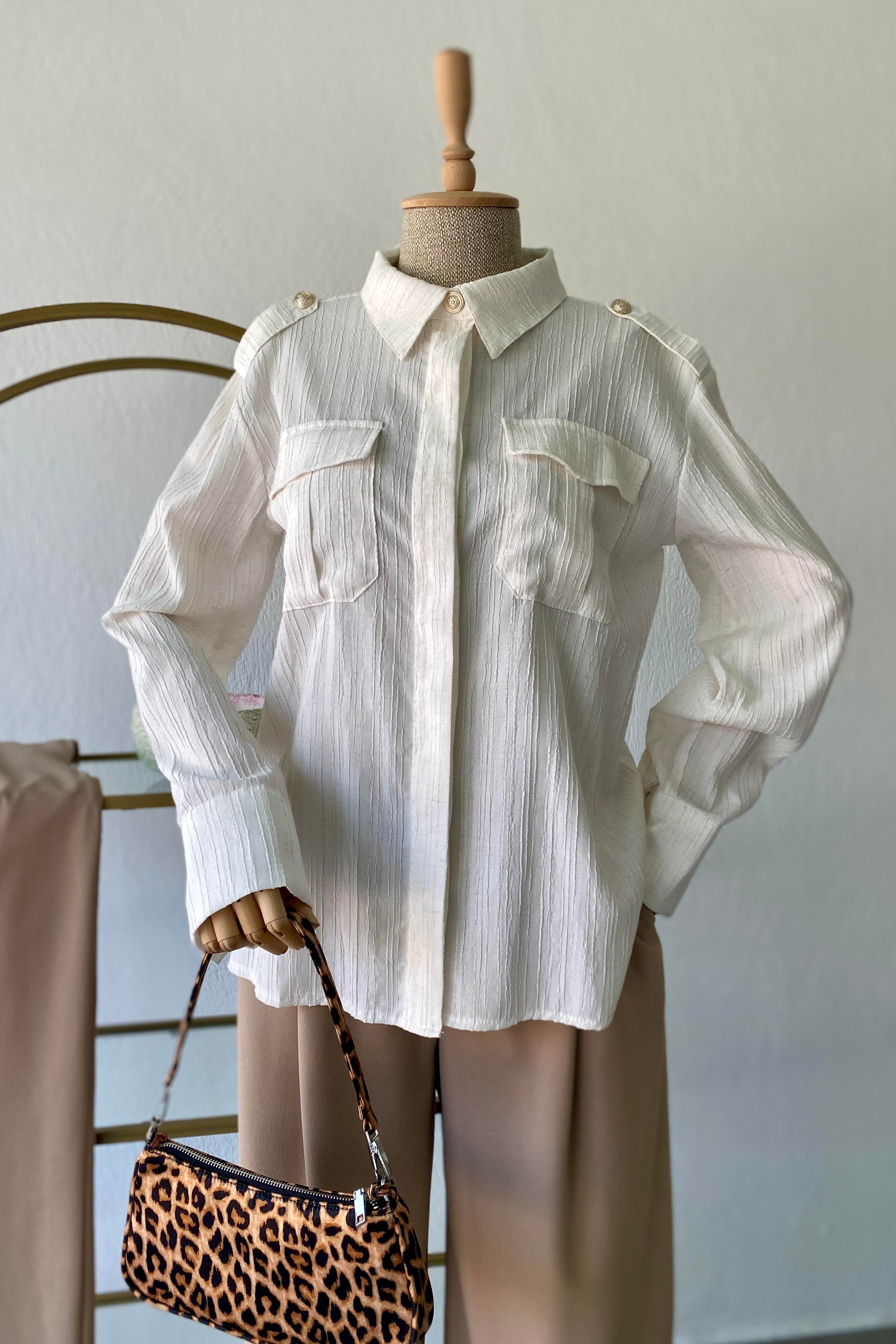 Şık Düğme Detaylı Gömlek Beyaz