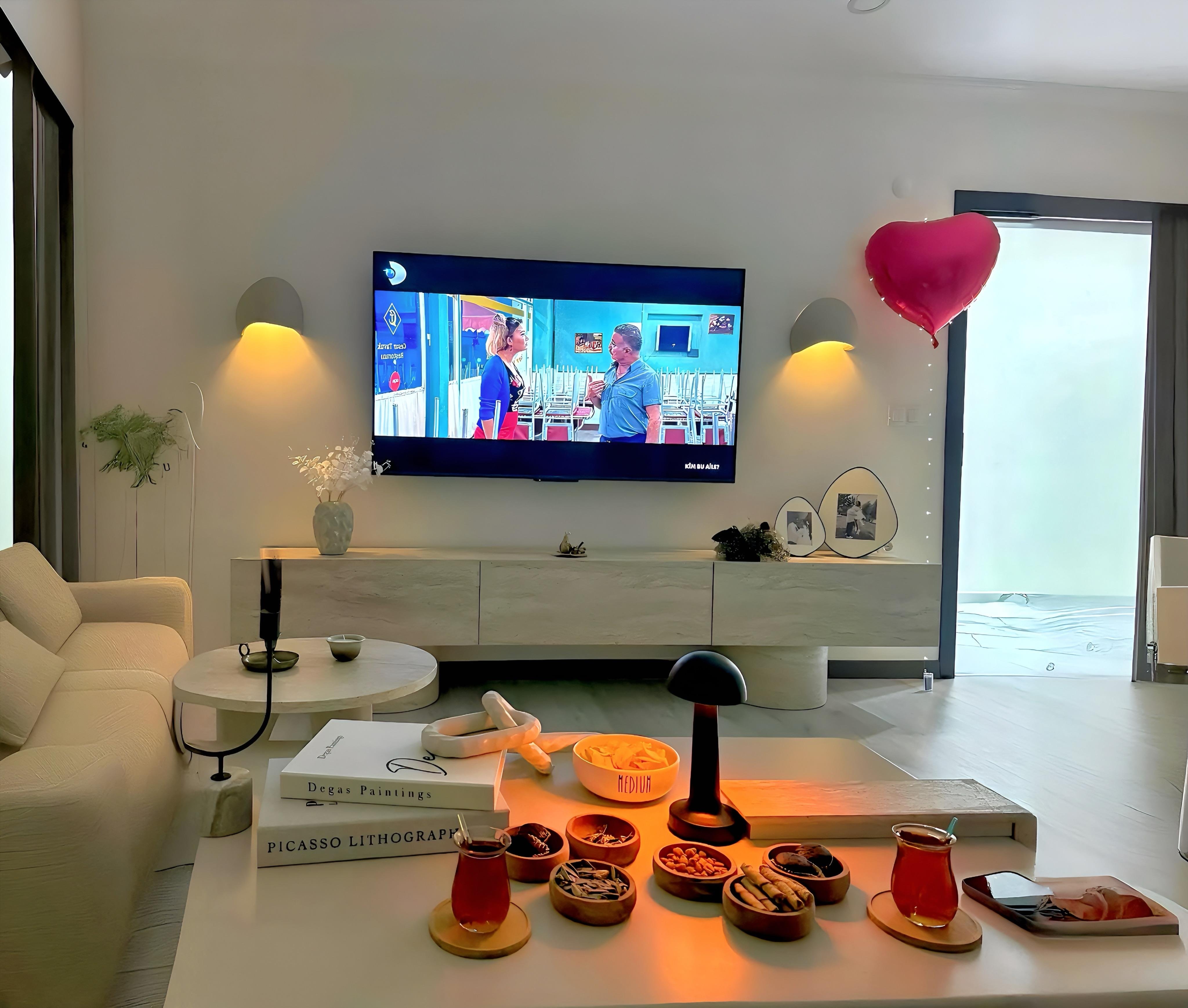 Lore Serisi Duvar Aplik - Şarjlı Ledli 27 Cm