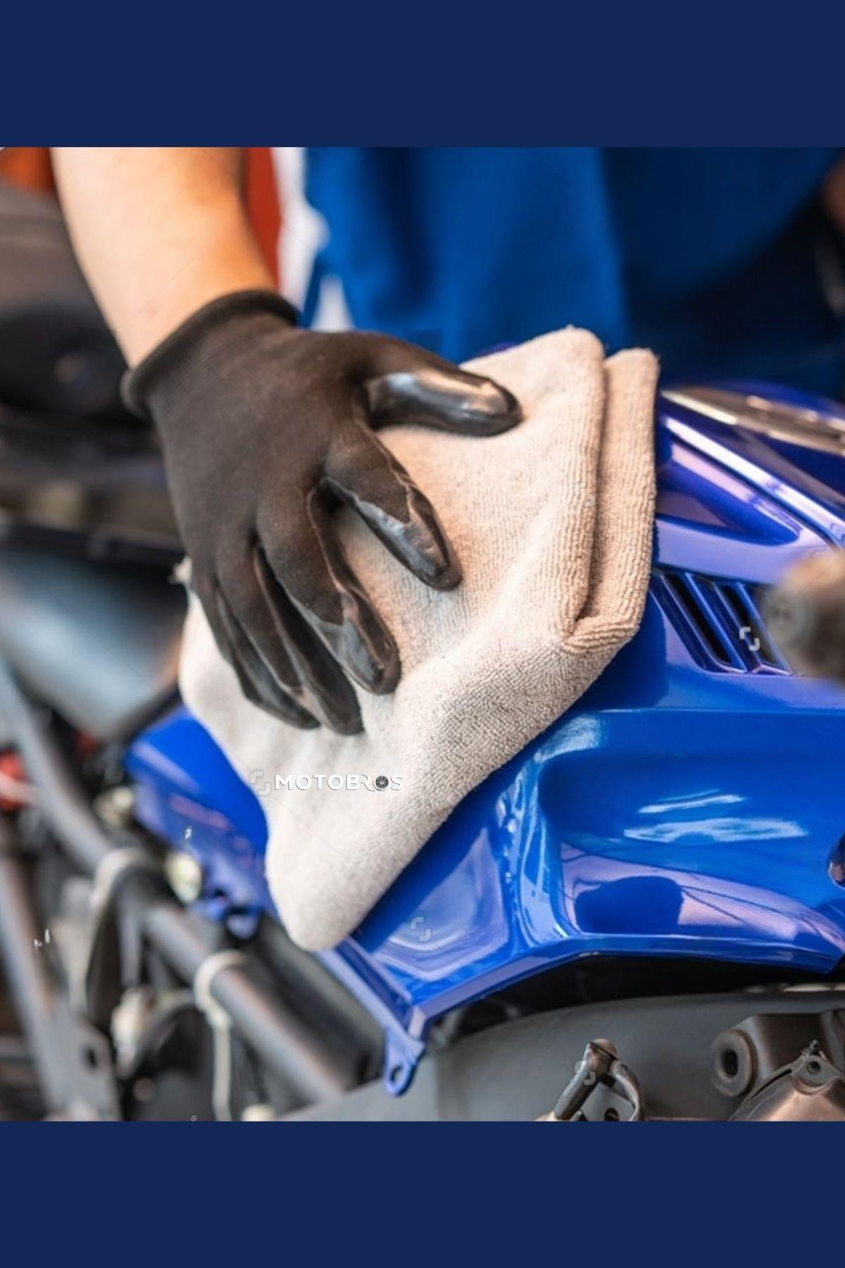 Motosiklet Seramik Katkılı Cila – Derin Parlaklık ve Uzun Süreli Koruma Motosiklet Cilası