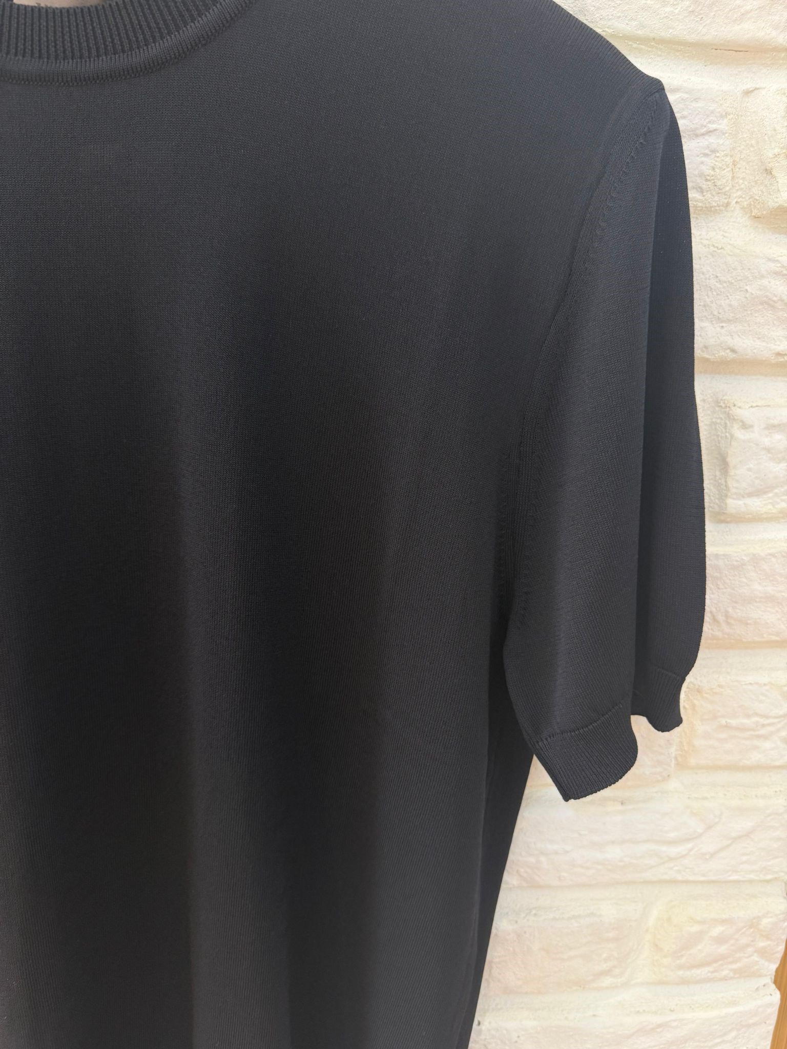 SİYAH SIFIR YAKA RAYON TİŞÖRT