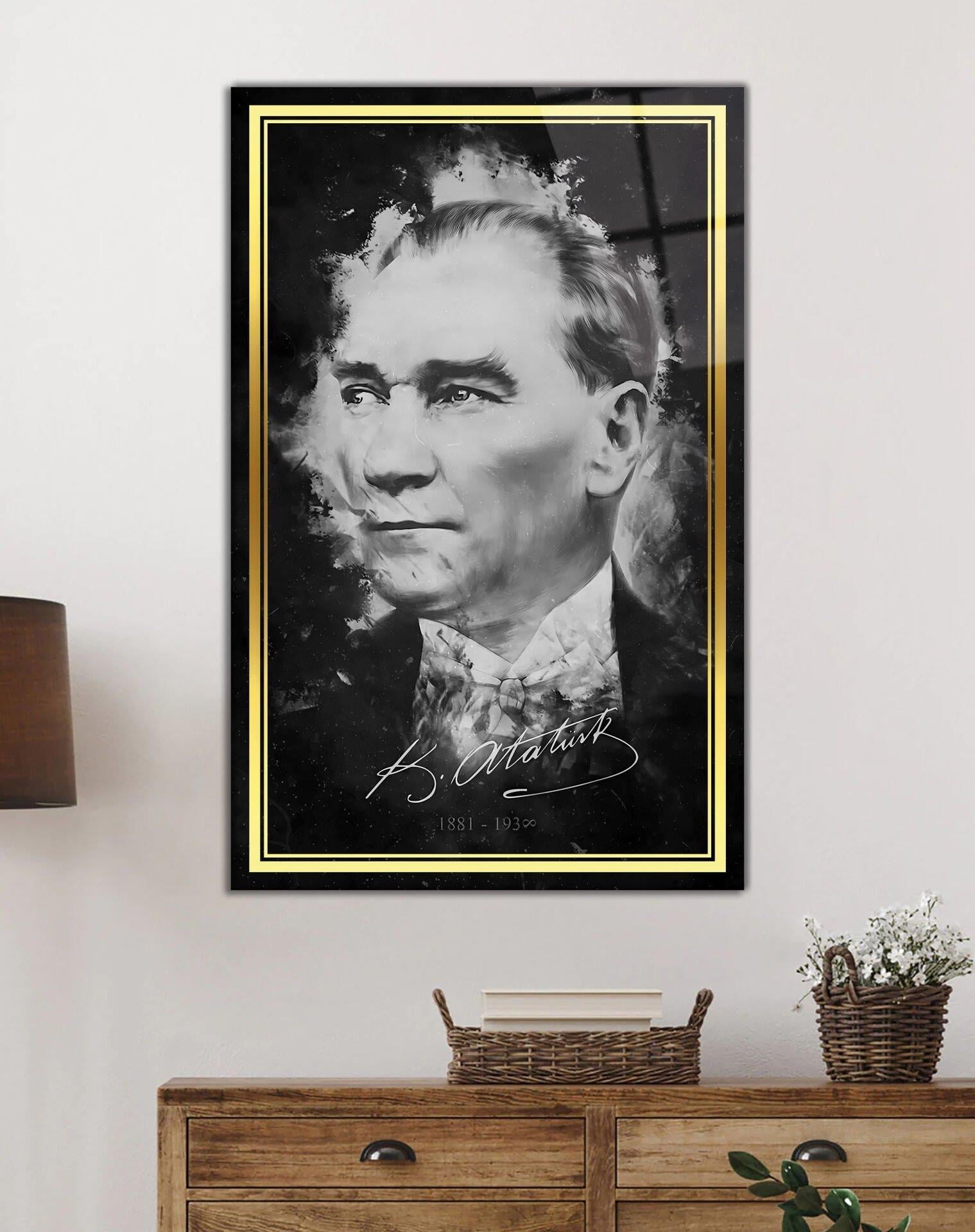 Atatürk Portre Dikey Cam Tablo Hediyelik Büyük Tablo Ev Ofis Dekoru