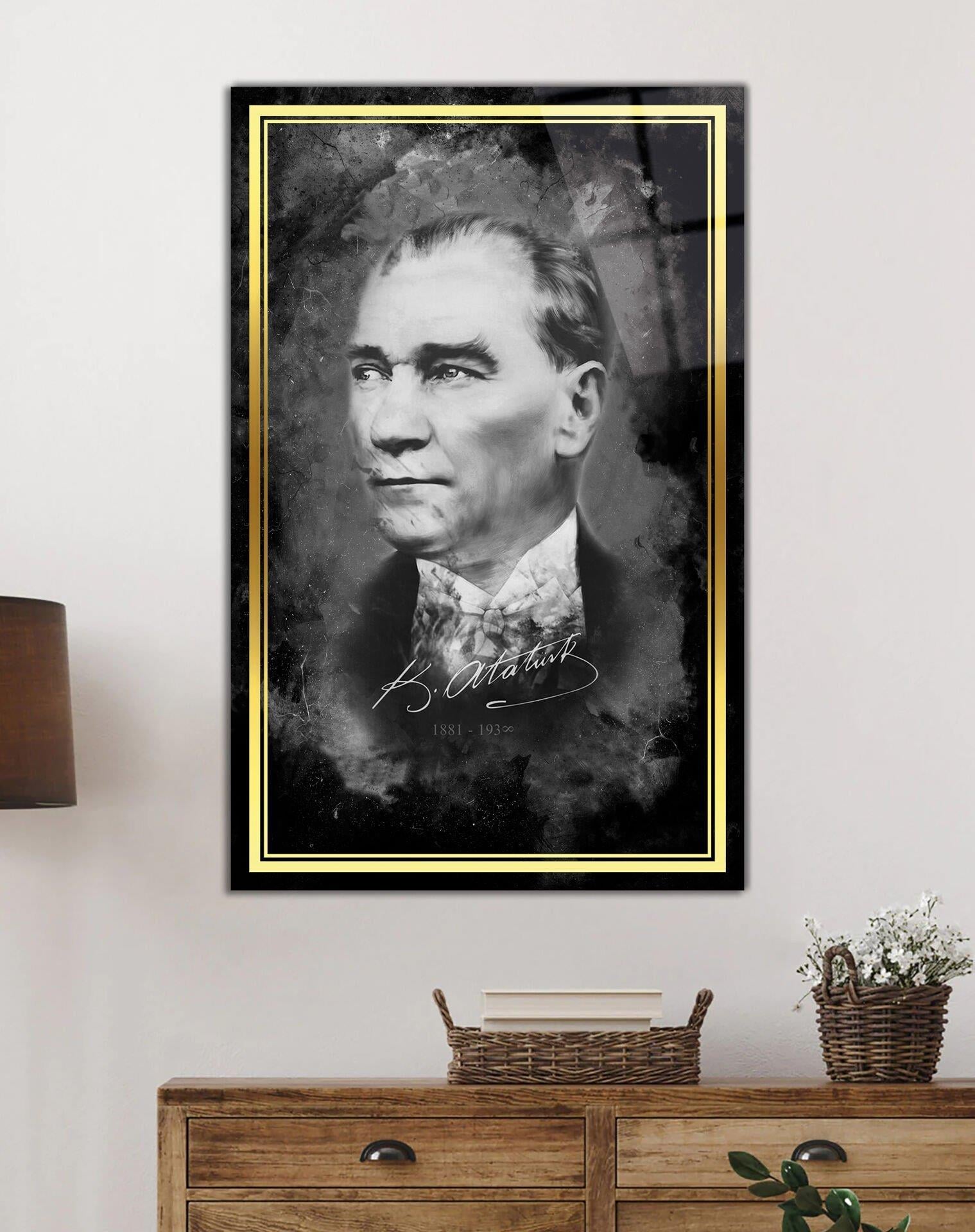 Atatürk Siyah Beyaz Portre Dikey Cam Tablo Hediyelik Büyük Tablo Ev Ofis Dekoru