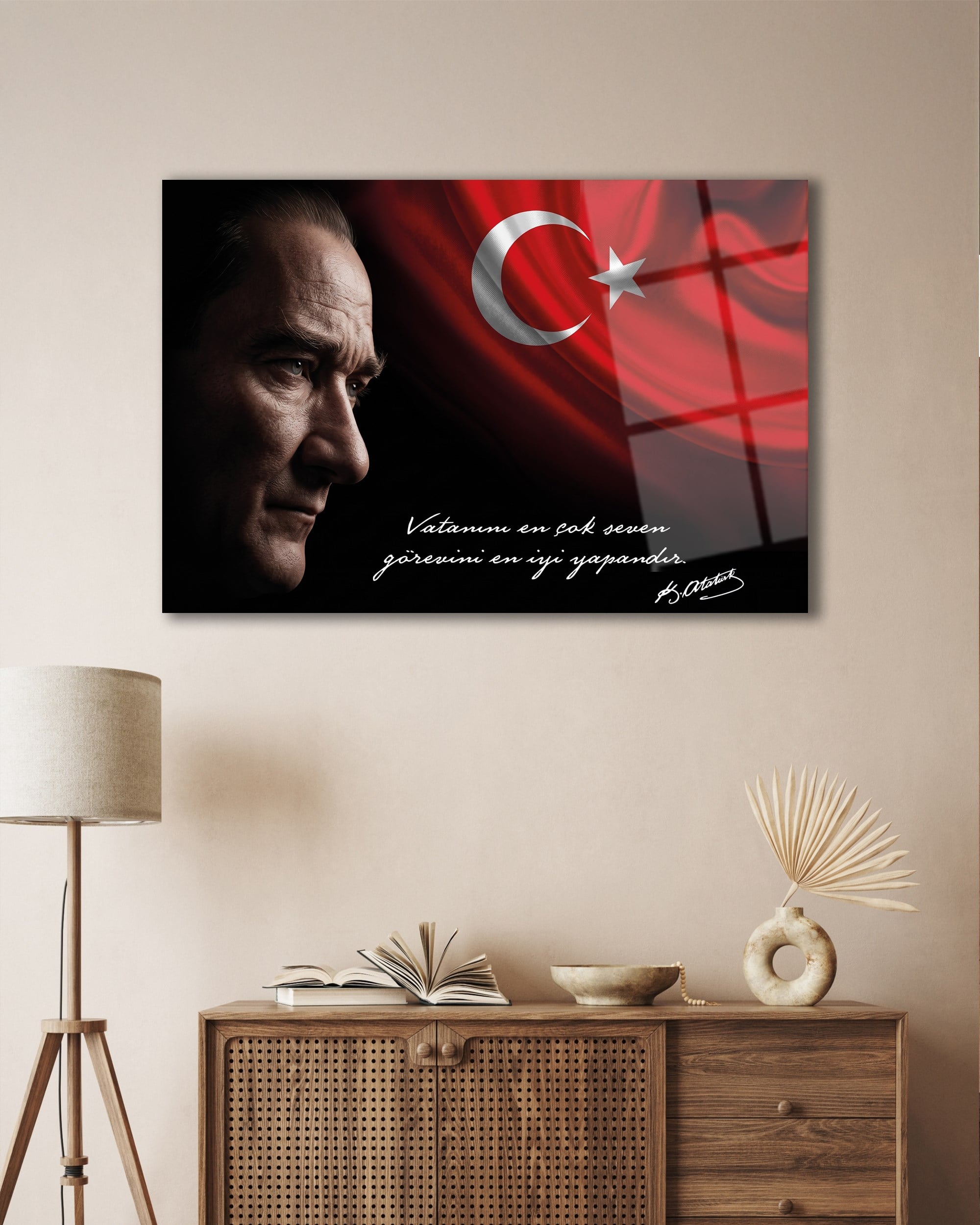 Atatürk ve Türk Bayrağı “Vatanını En Çok Seven” Temperli Cam Tablo