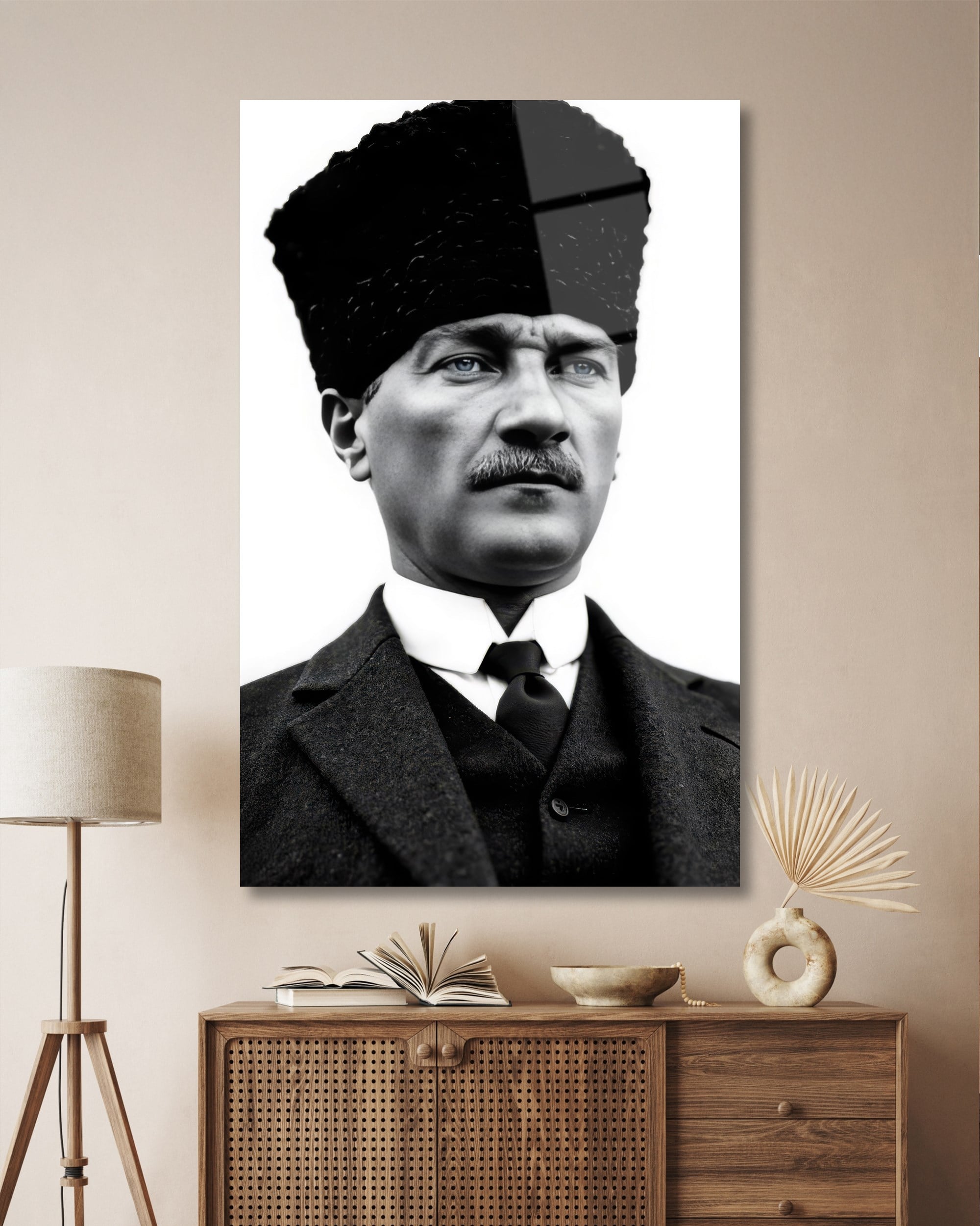 Mustafa Kemal Atatürk Siyah Beyaz Cam Tablo | Klasik Atatürk Portresi | 4 mm Temperli Cam Duvar Tablosu