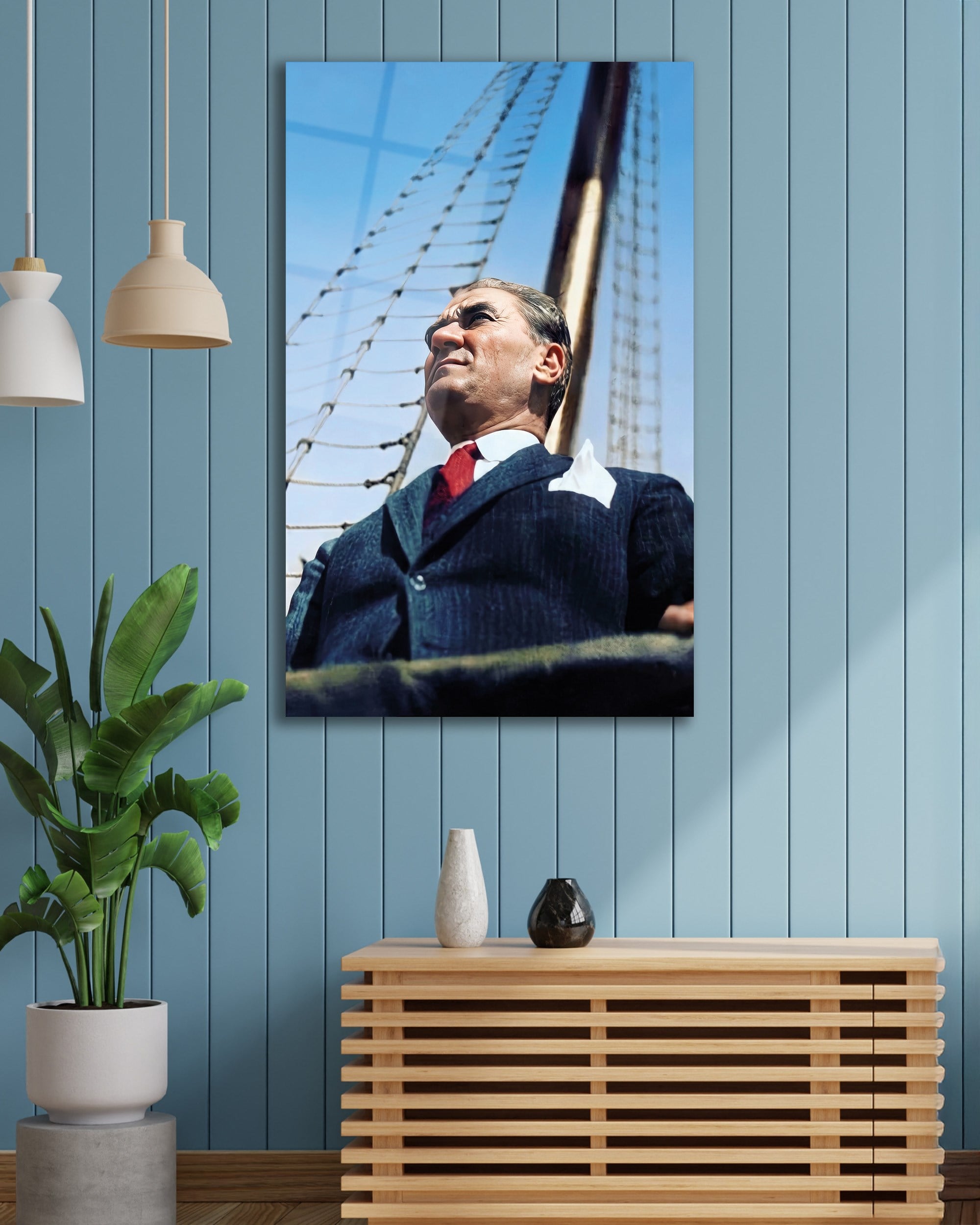Ufka Bakan Atatürk Cam Tablo | Gemi Güvertesinde Premium Temperli Cam Duvar Tablosu