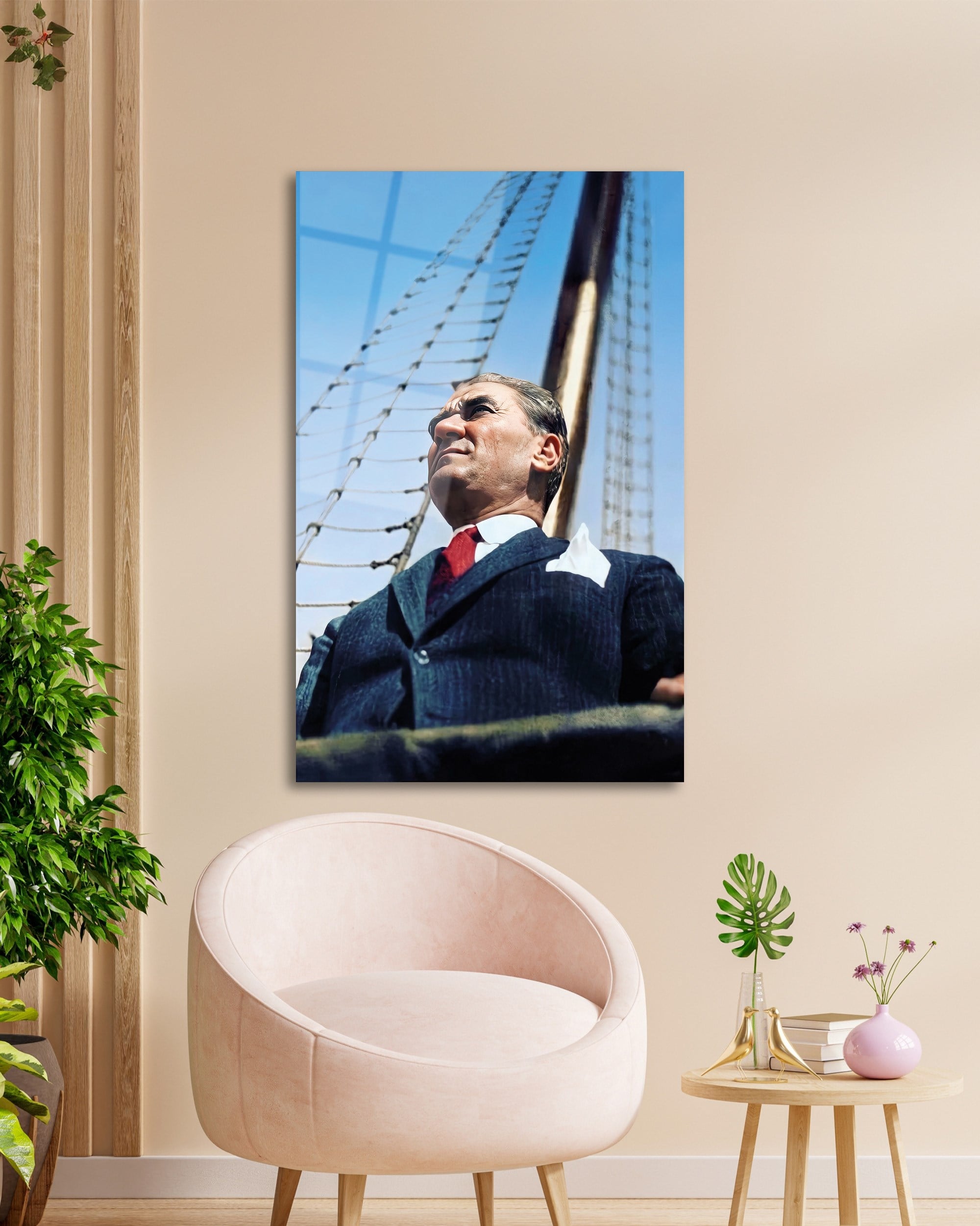 Ufka Bakan Atatürk Cam Tablo | Gemi Güvertesinde Premium Temperli Cam Duvar Tablosu