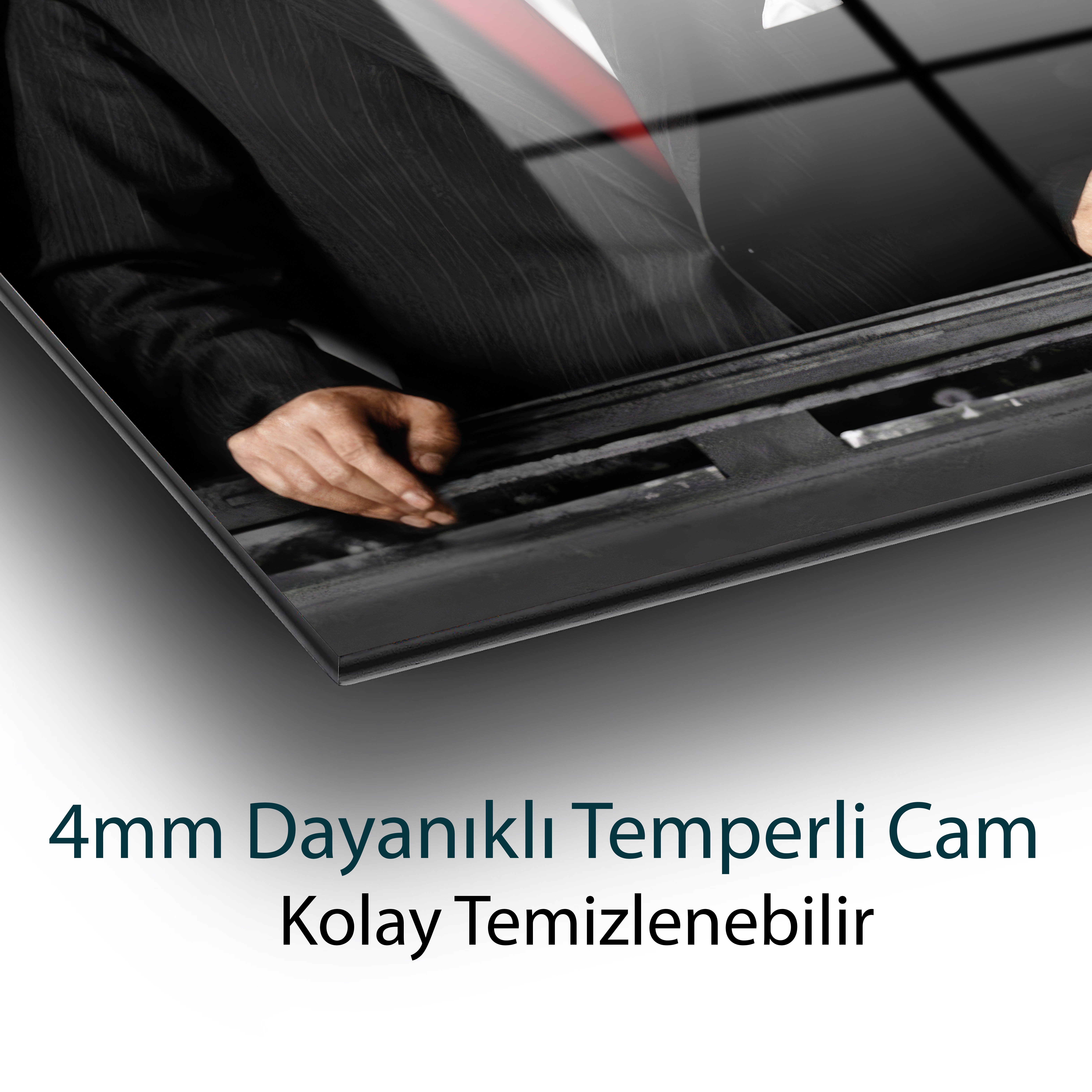 Ufka Bakan Atatürk Cam Tablo | Gemi Güvertesinde Premium Temperli Cam Duvar Tablosu