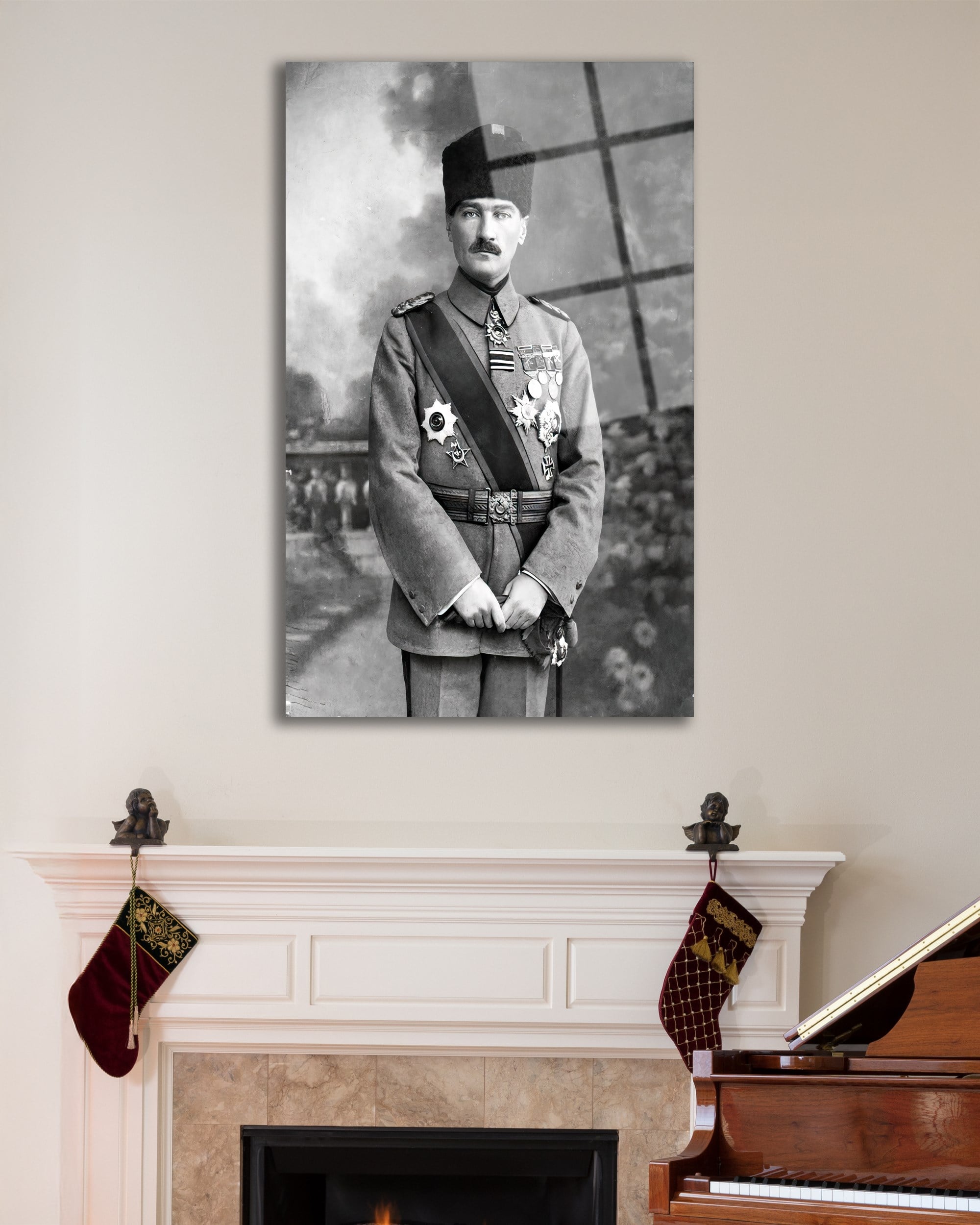 Üniformalı Atatürk Siyah Beyaz Cam Tablo Hediyelik Büyük Tablo Ev Ofis Dekoru