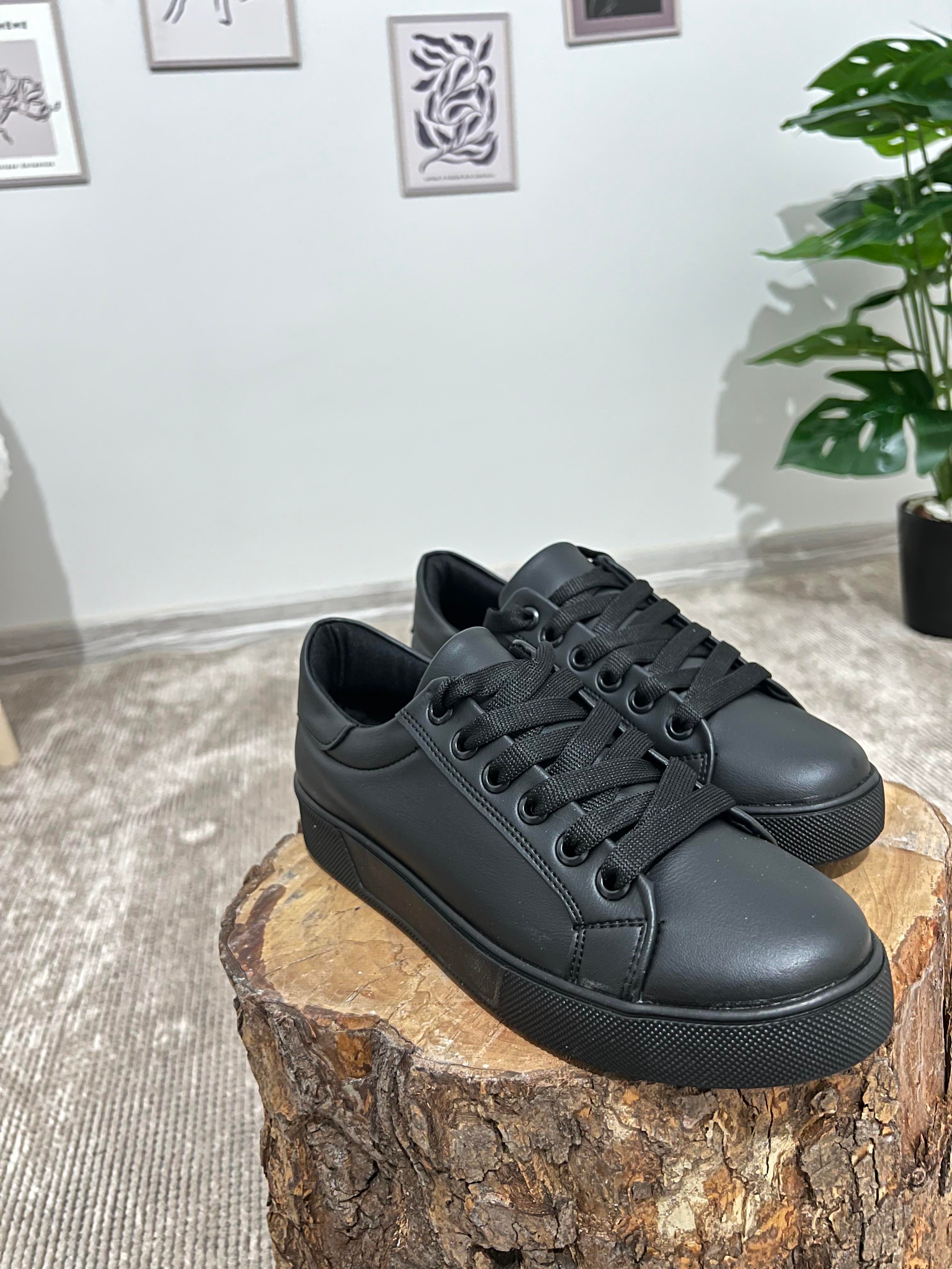siyah sneakers ince taban