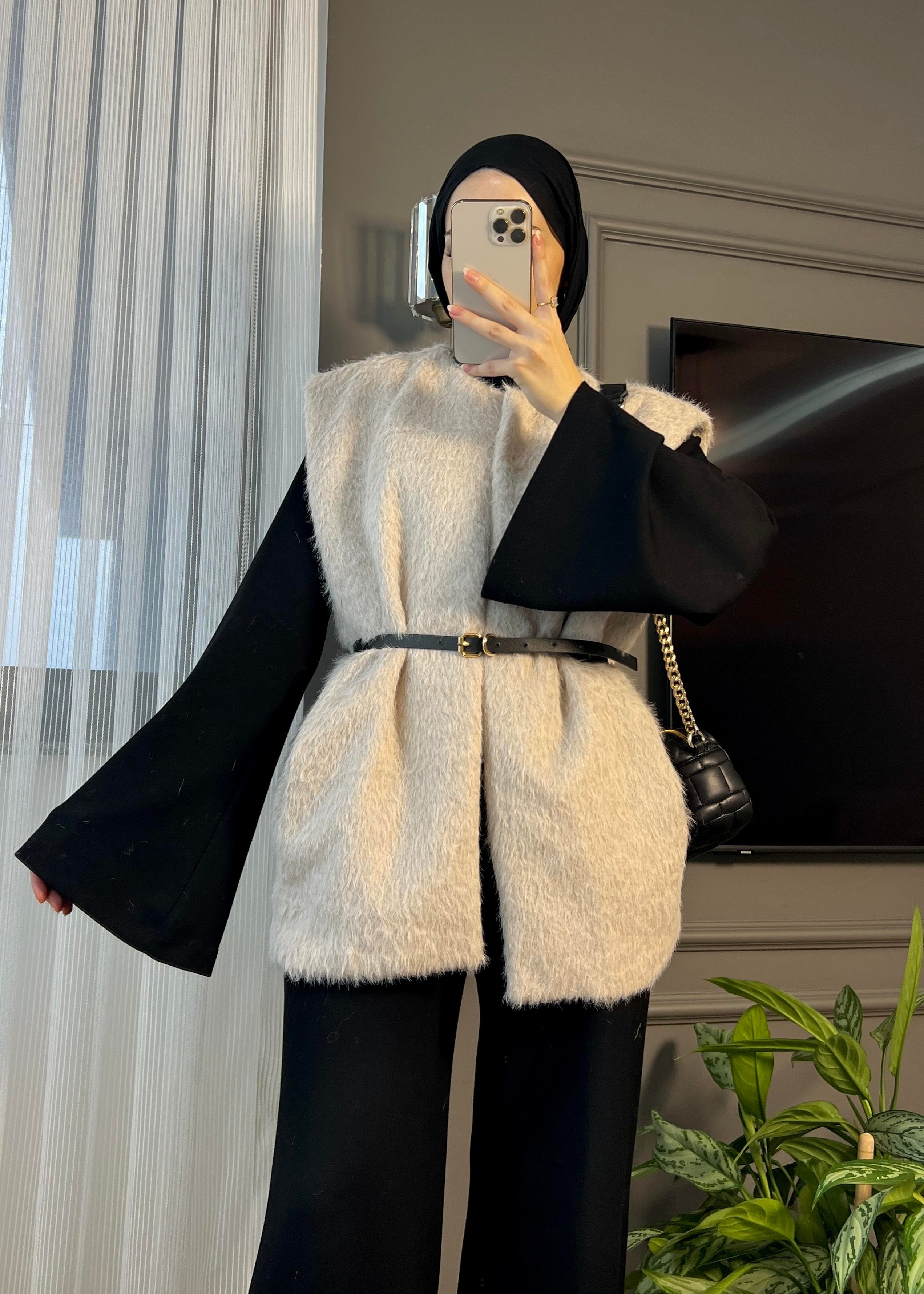  Peluş Kemerli Yelek- Bej