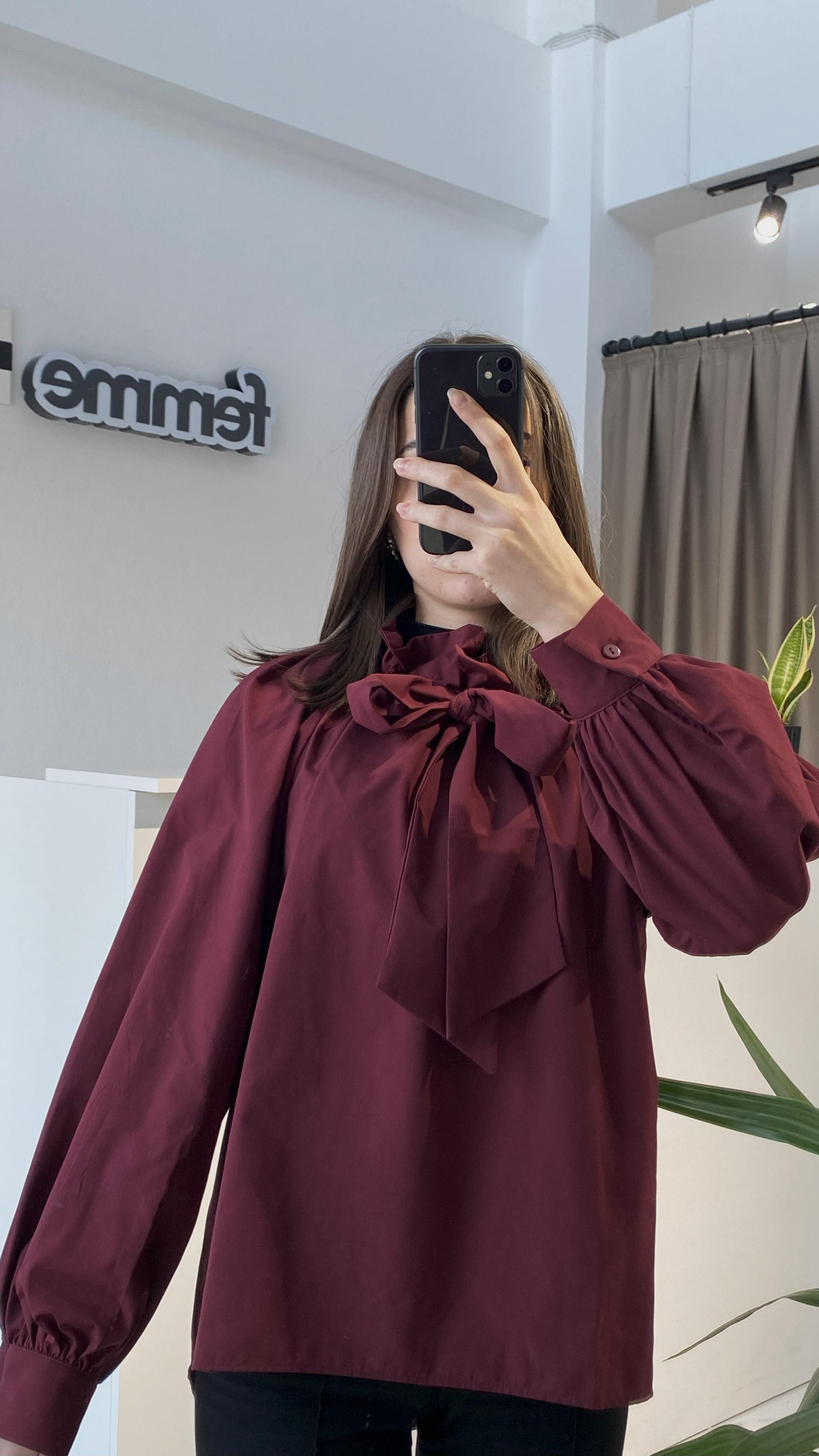 Bordo Yaka Detaylı Gömlek