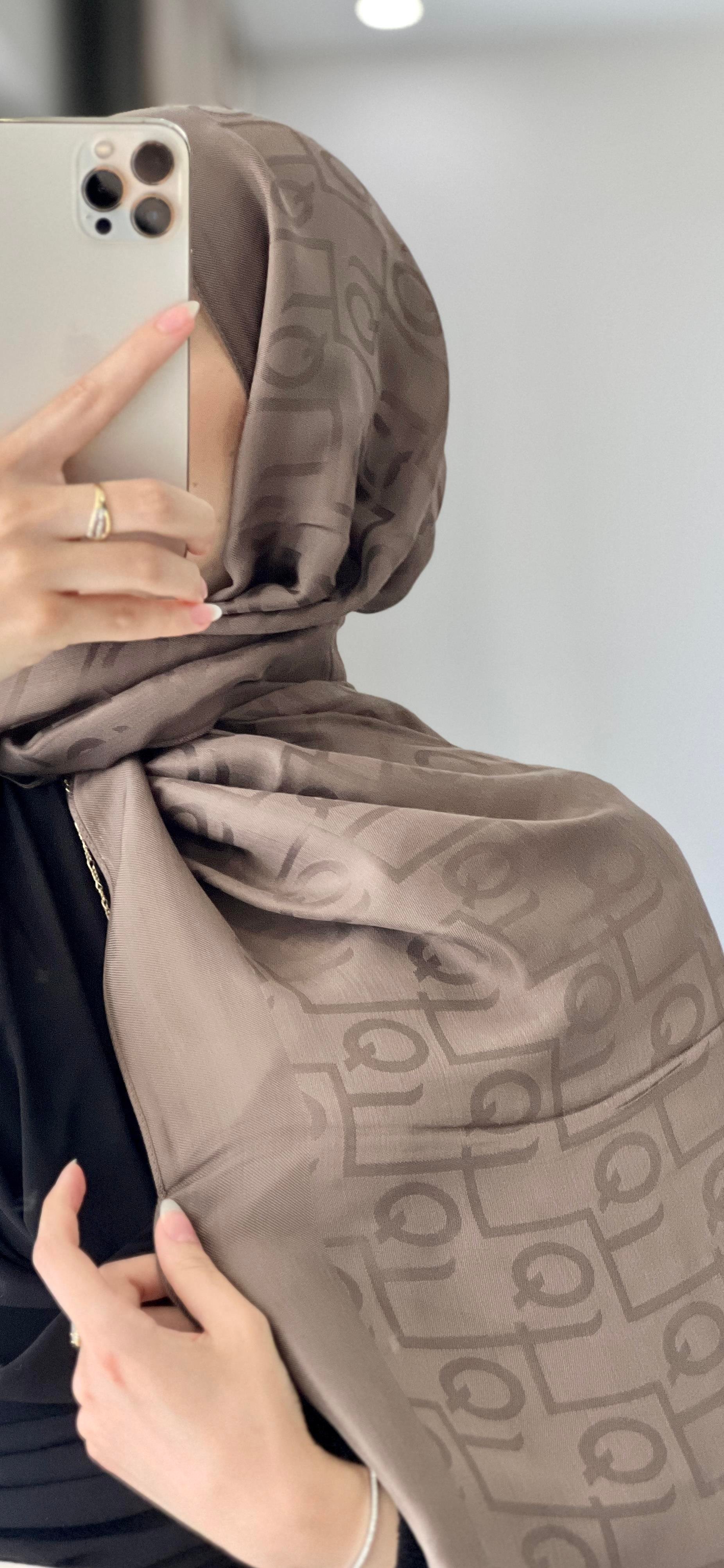 İpek Jakar Monogram Şal Soft Kahve