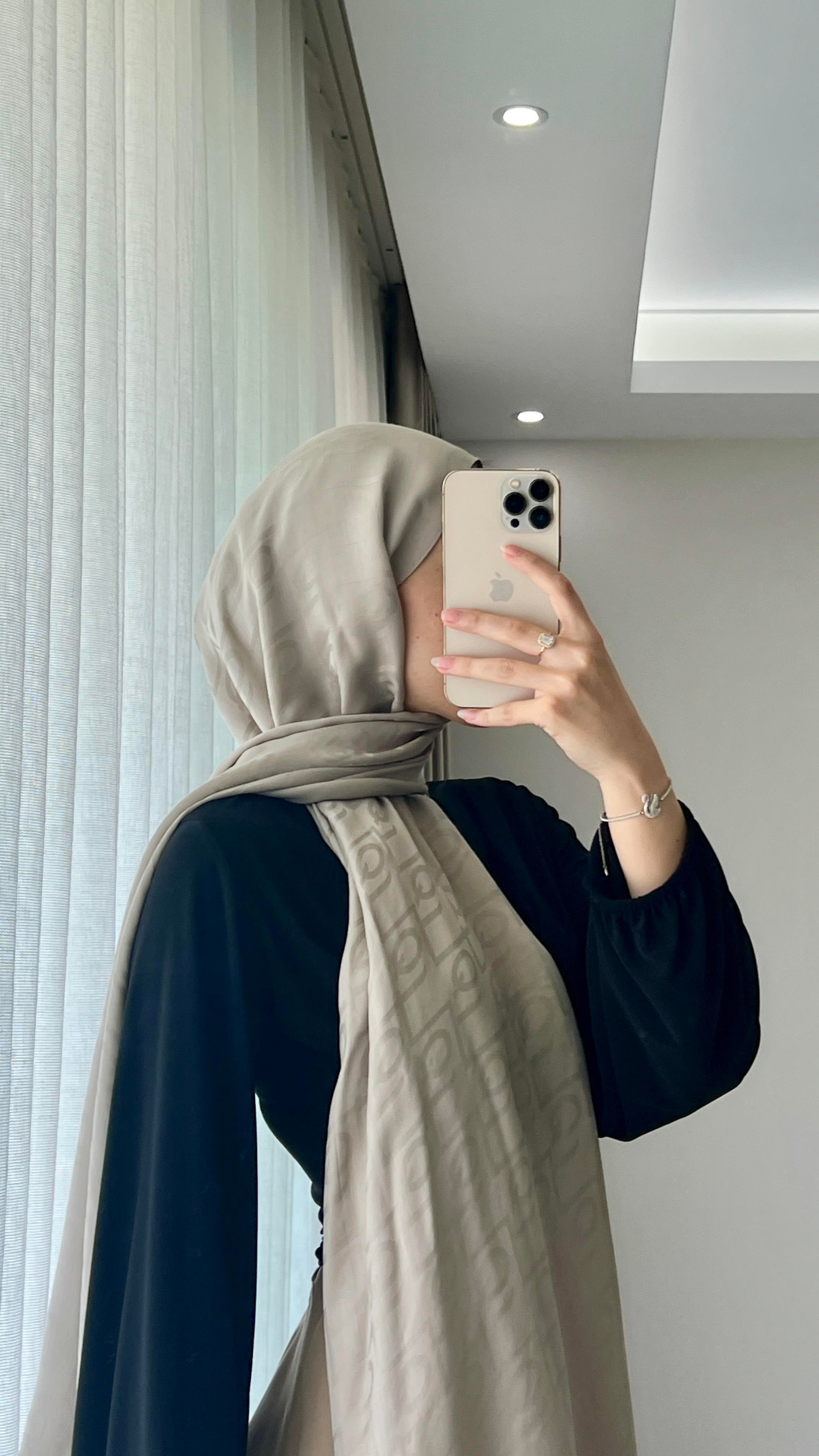 İpek Jakar Monogram Şal Vizon