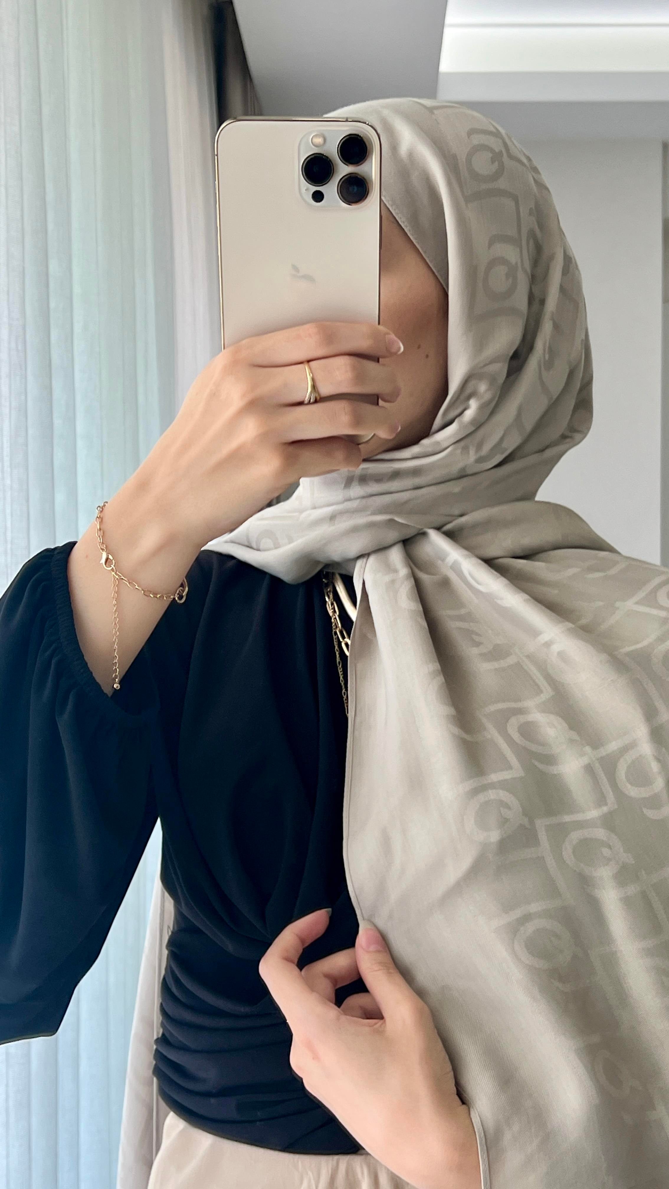 İpek Jakar Monogram Şal Vizon