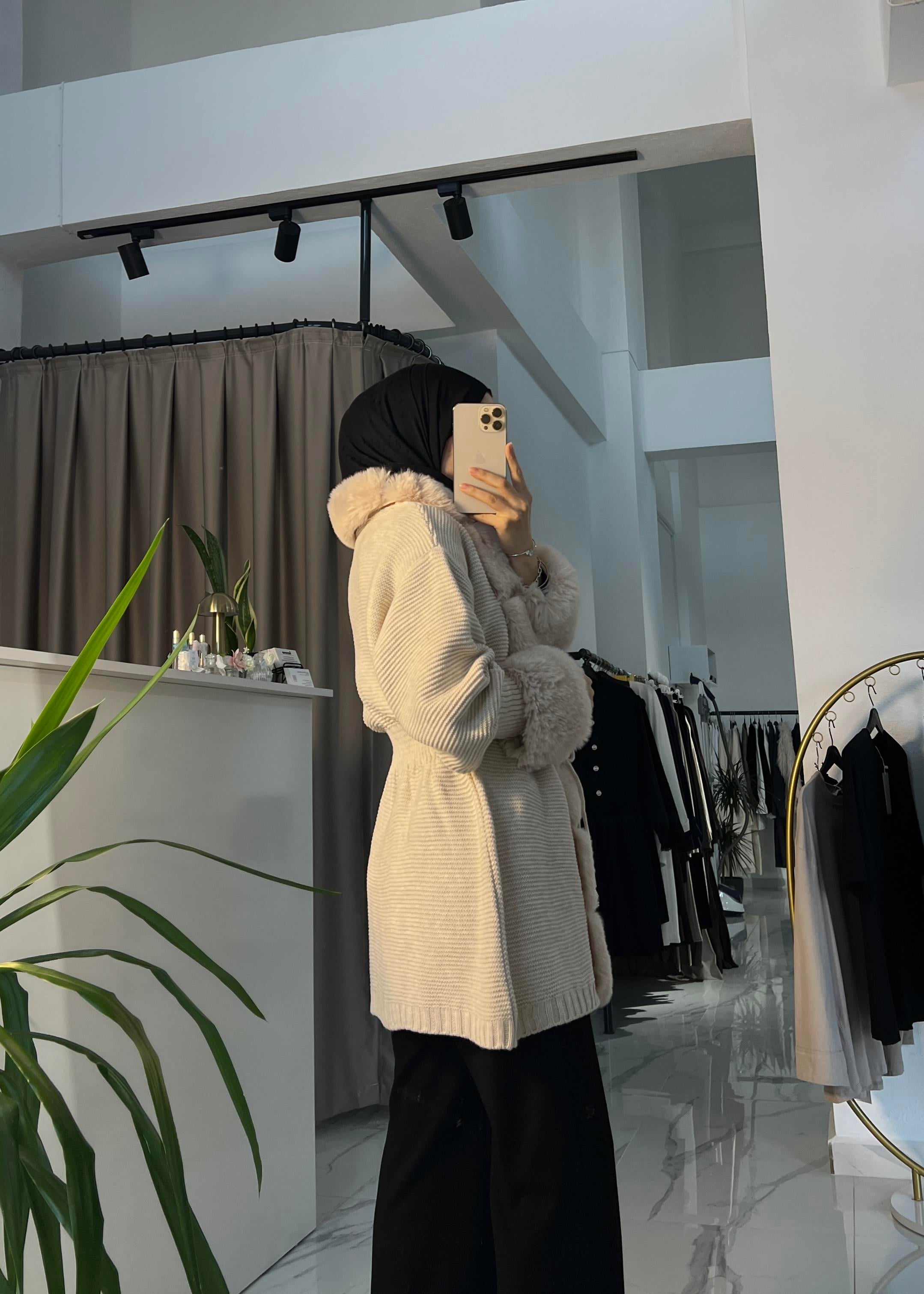 Kürk Detaylı Triko Hırka- Krem
