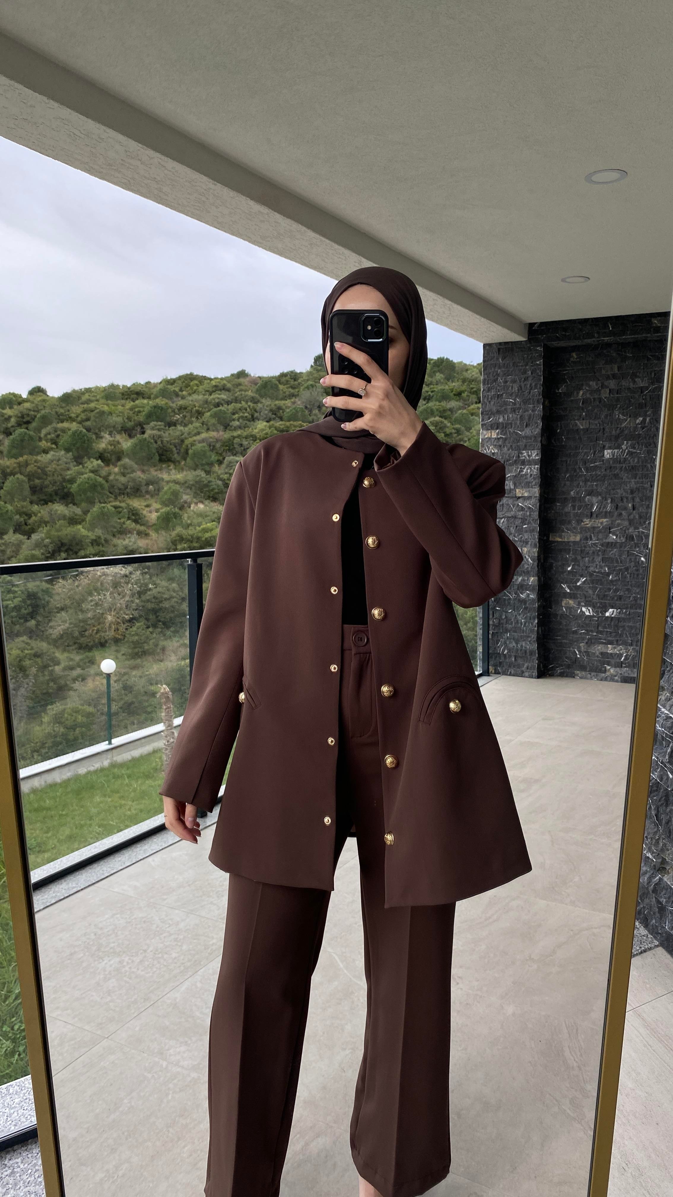 Peri Gold Düğme Detaylı Takım