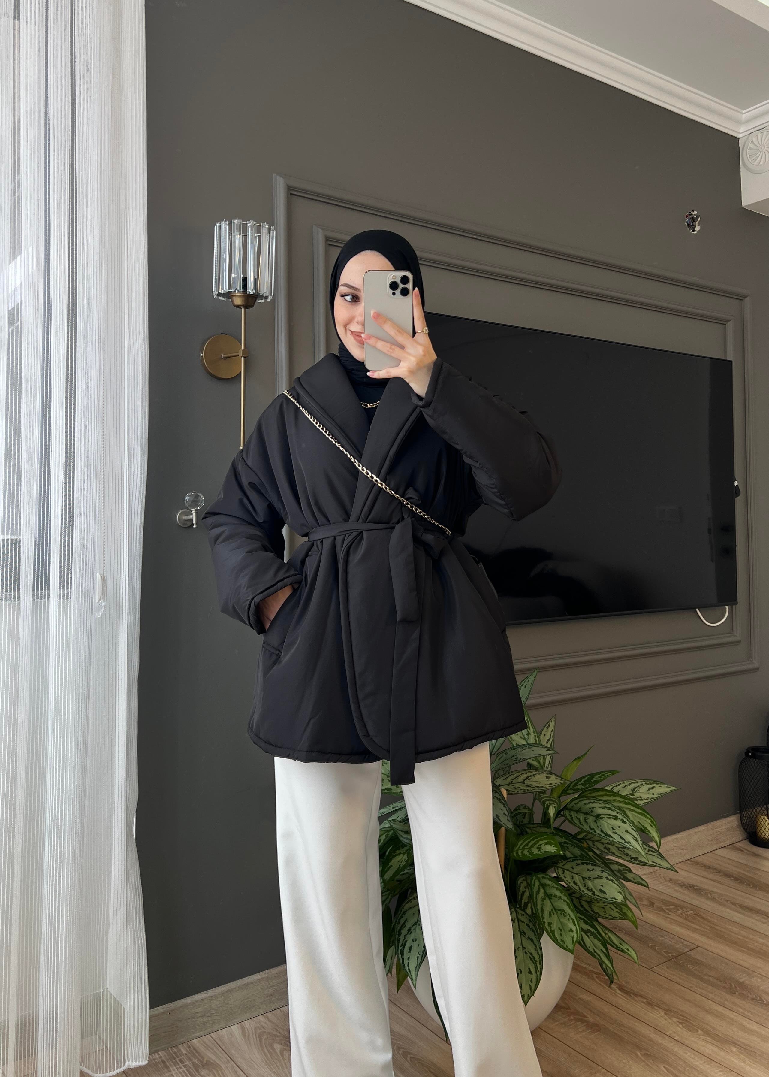 Siyah Düz Kuşaklı Şişme Mont