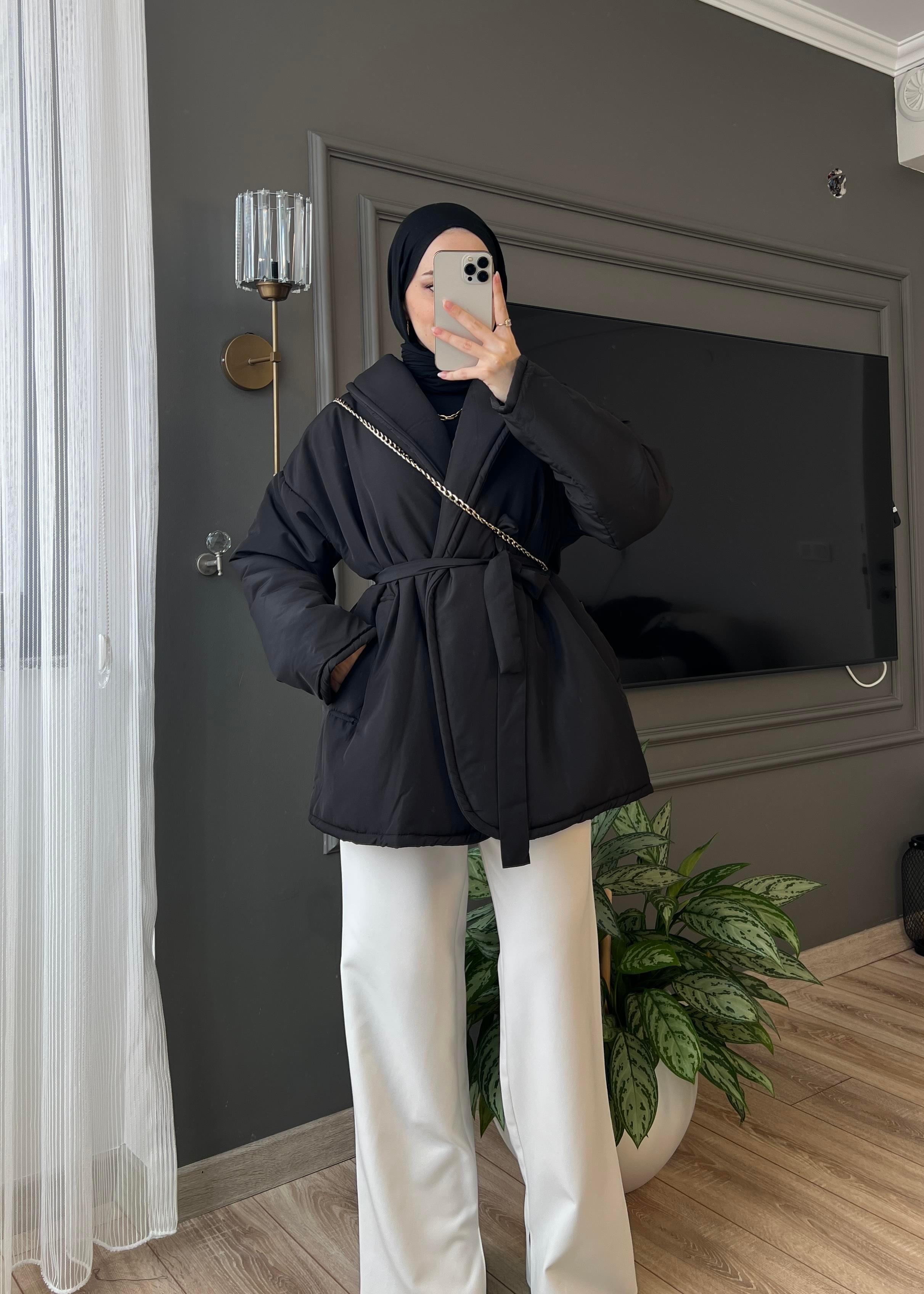 Siyah Düz Kuşaklı Şişme Mont