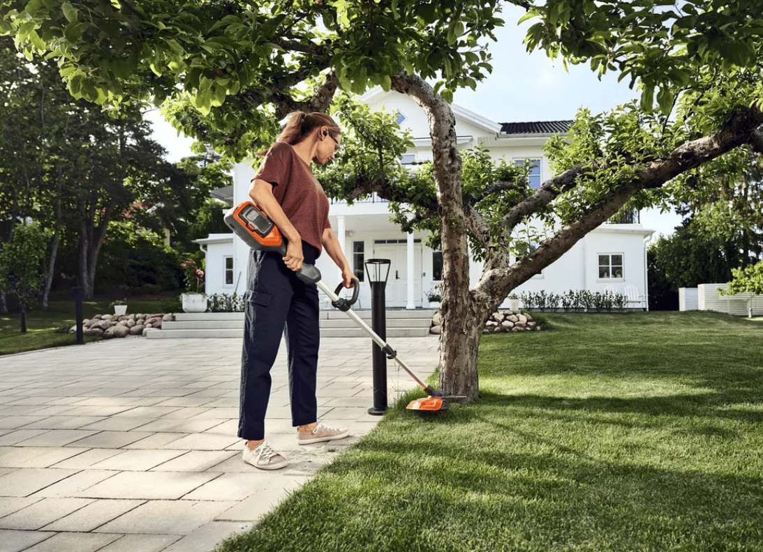 Husqvarna 215iL Akülü Çim Kenar Kesme ve Çalı Tırpanı (Bli 10 Batarya ve Şarj Aleti Dahil)