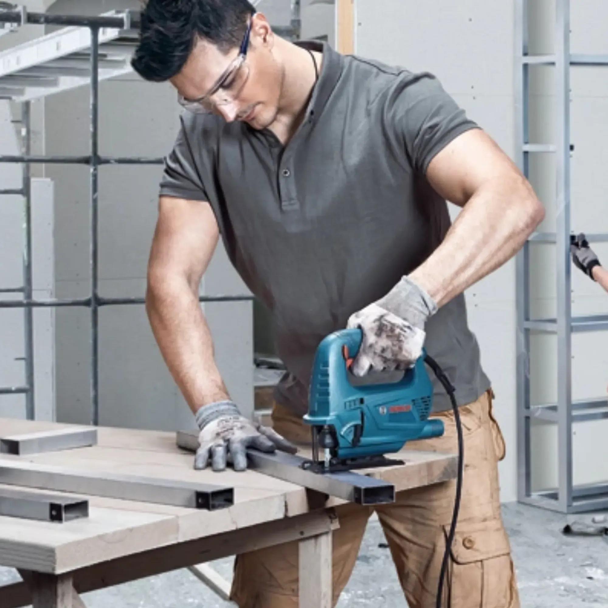 Bosch Dekupaj Makinesi 500W GST 700 - Kompakt ve KullanışlıBoschBosch Dekupaj Makinesi 500W Gst700 06012A7020263.08.D700