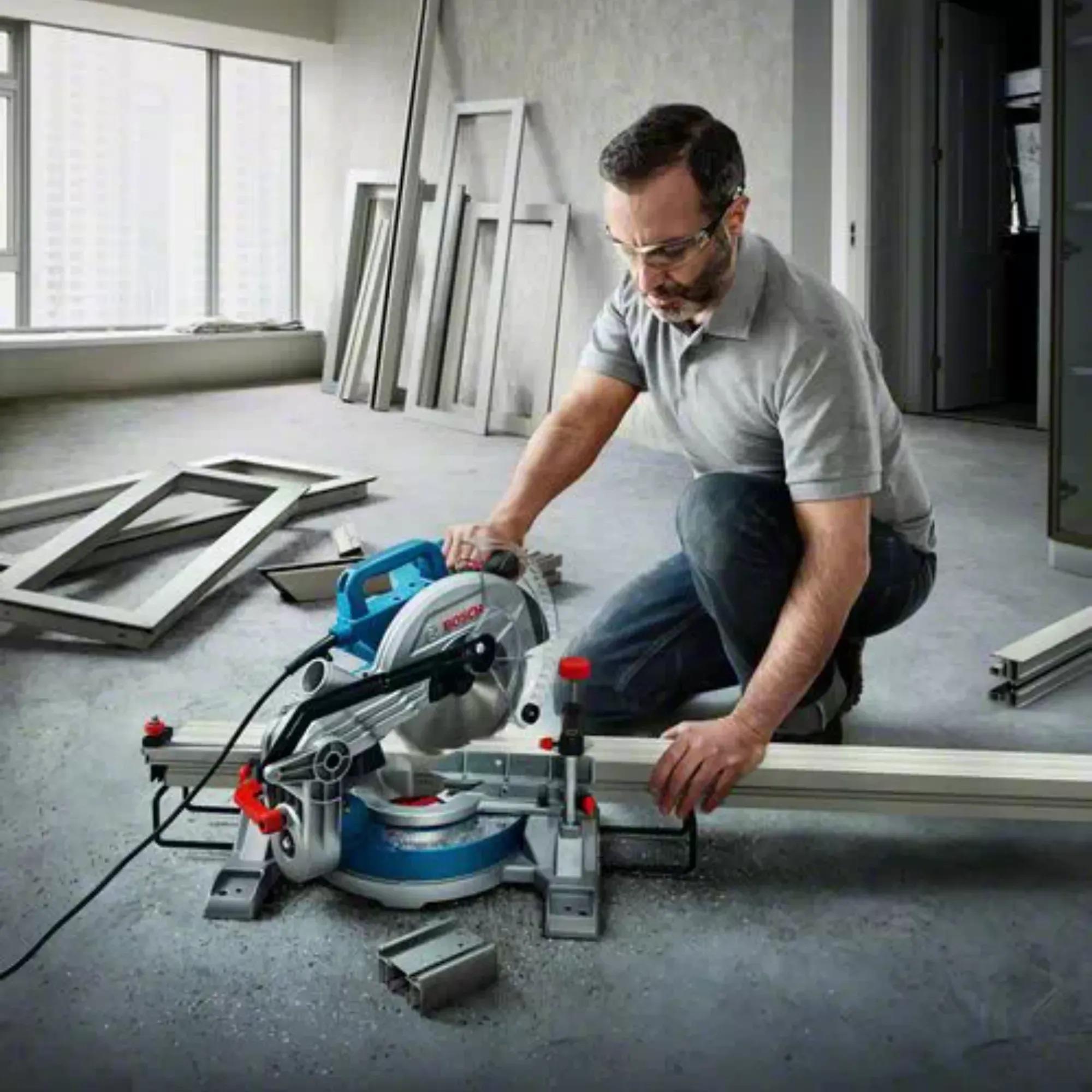 Bosch Gönye Kesme Makinesi 1300W GCM 216 - Hassas ve KompaktBoschBosch Gönye Kesme 1300W Gcm216 263.04.GKM1