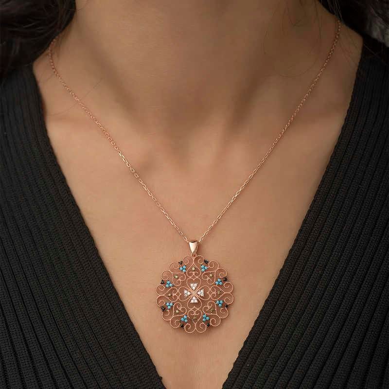 Gümüş Rose Etnik Desenli Madalyon Kolye