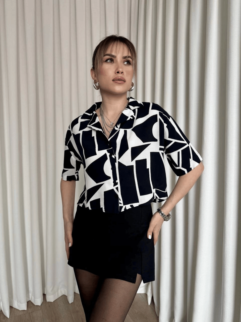 Siyah beyaz baskılı crop gömlek