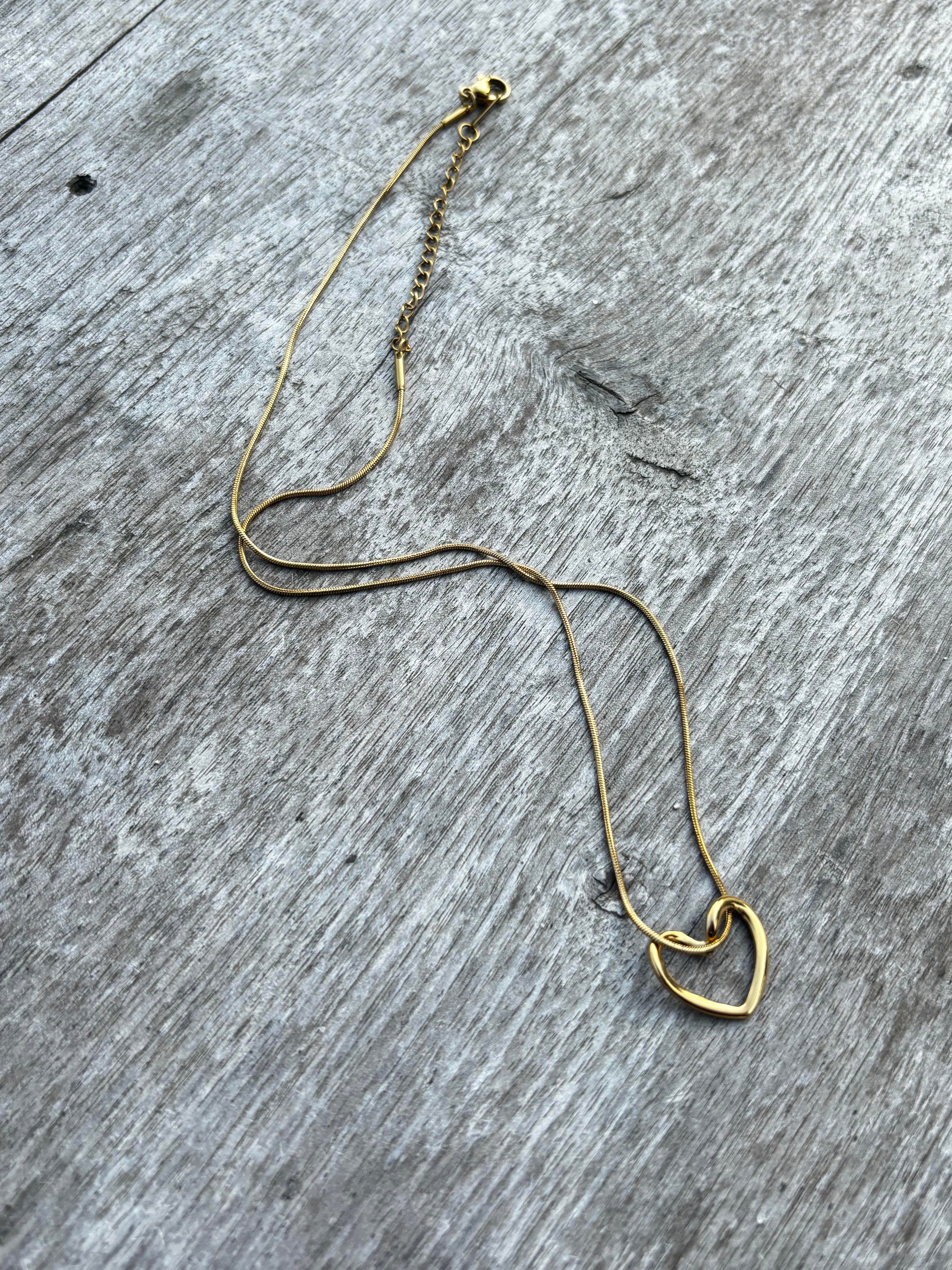 Gümüş Gold Renkli Kalpli Kolye