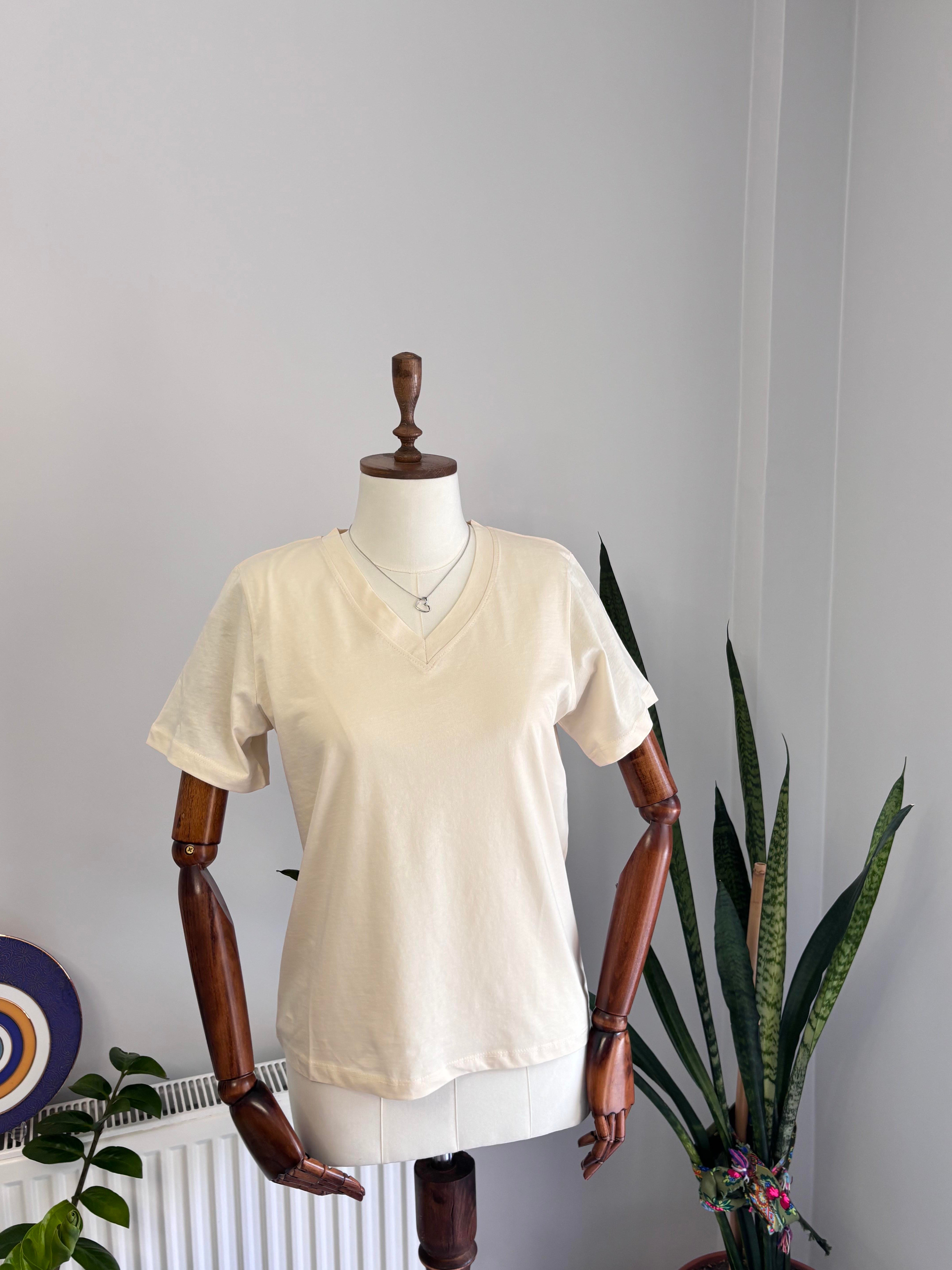 Regular Fit V Yaka Basic Düz Kısa Kollu Tişört