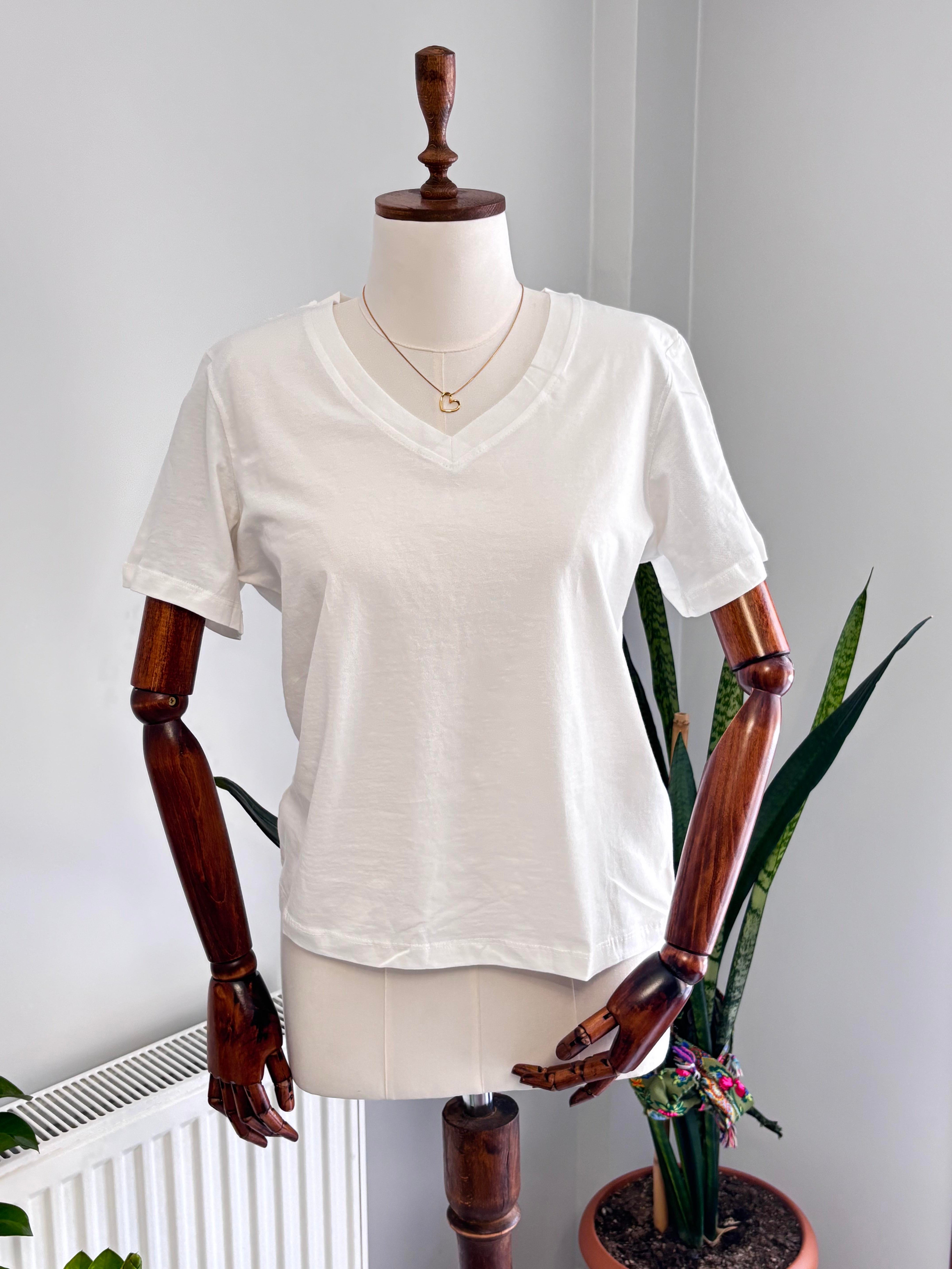 Regular Fit V Yaka Basic Düz Kısa Kollu Tişört