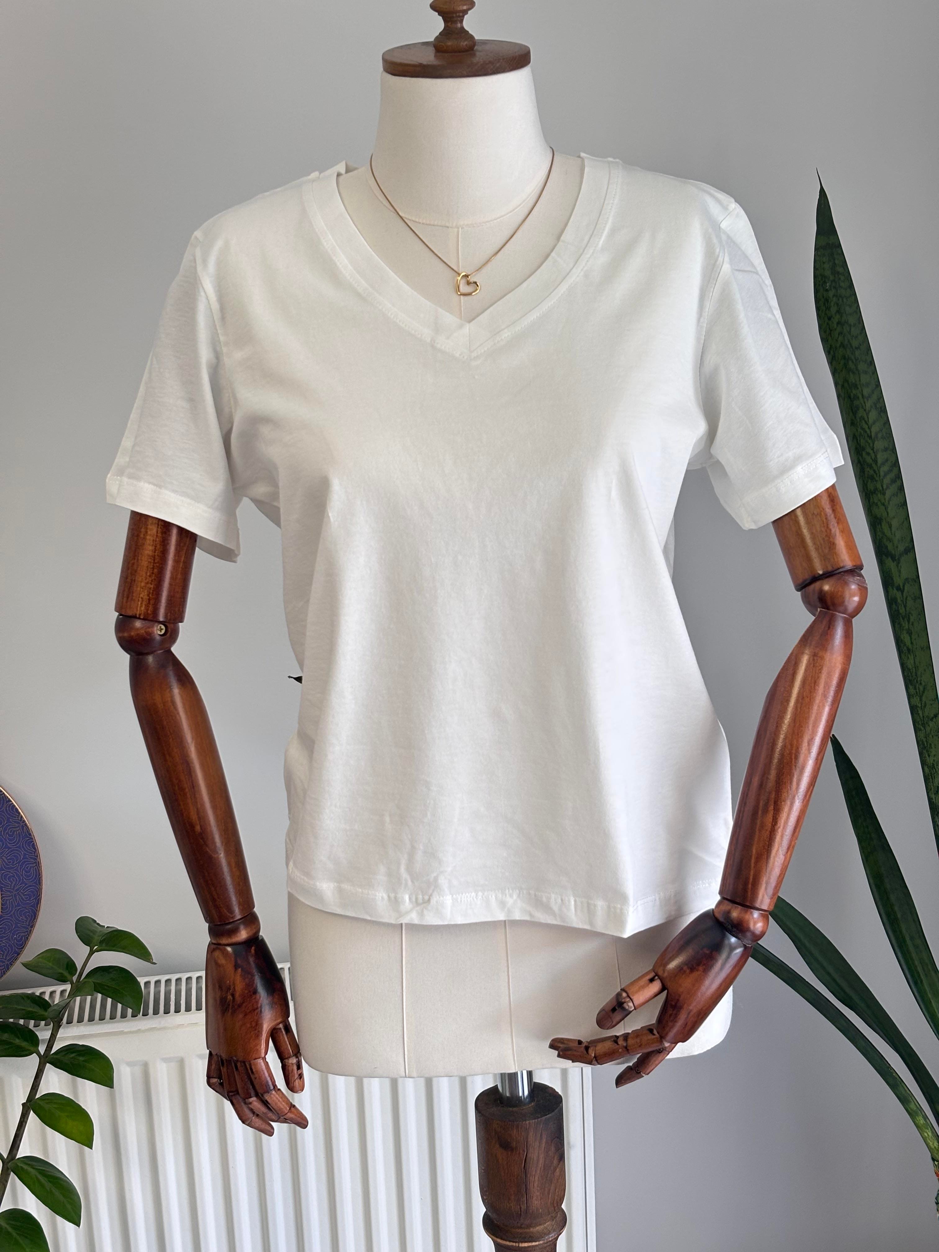 Regular Fit V Yaka Basic Düz Kısa Kollu Tişört