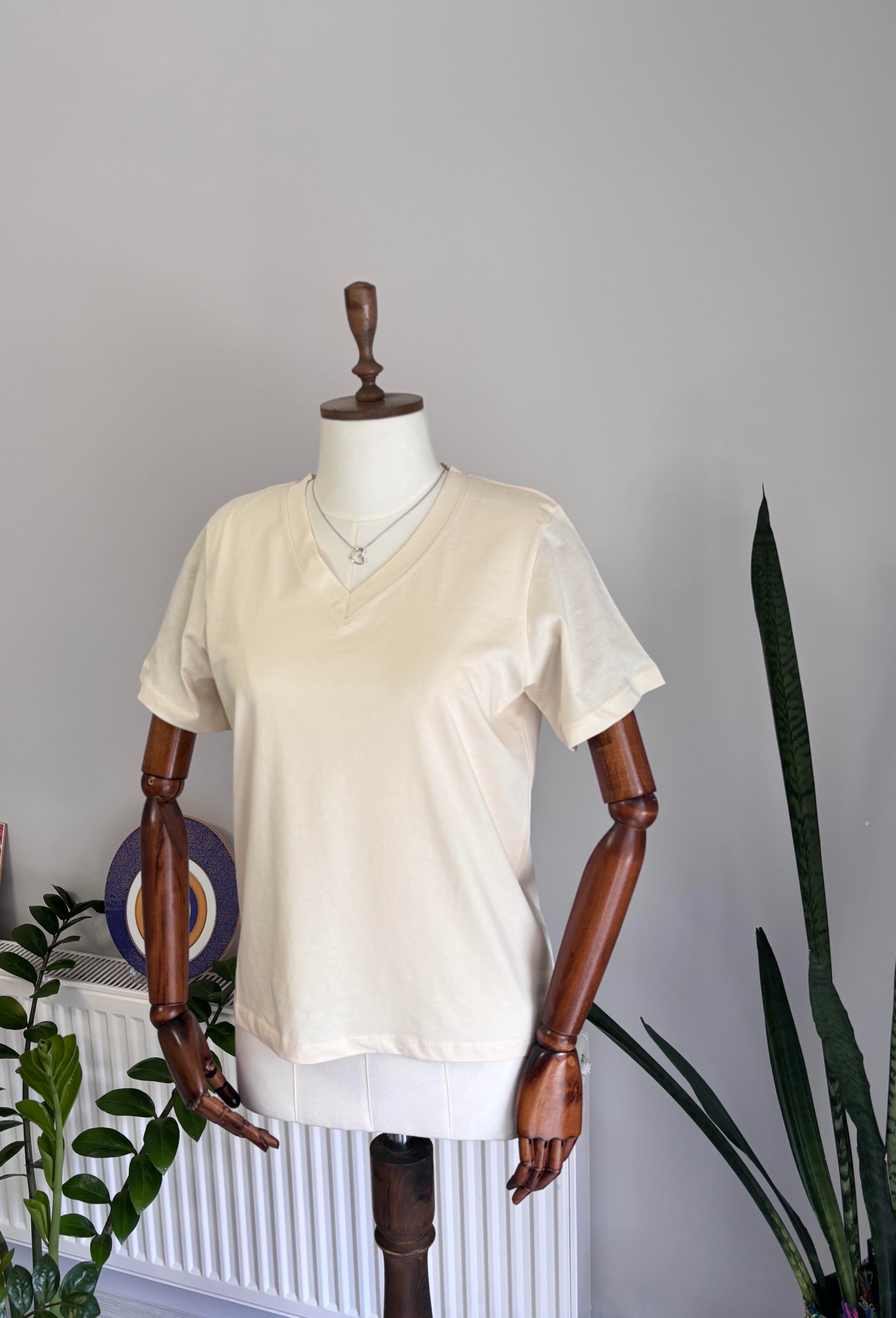 Regular Fit V Yaka Basic Düz Kısa Kollu Tişört