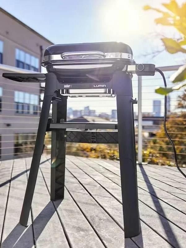 Weber Lumin™ Compact Elektrikli Izgara + Stand Seti – 1 500 W | 315 °C Sear | Smoke-Steam-Keep Warm