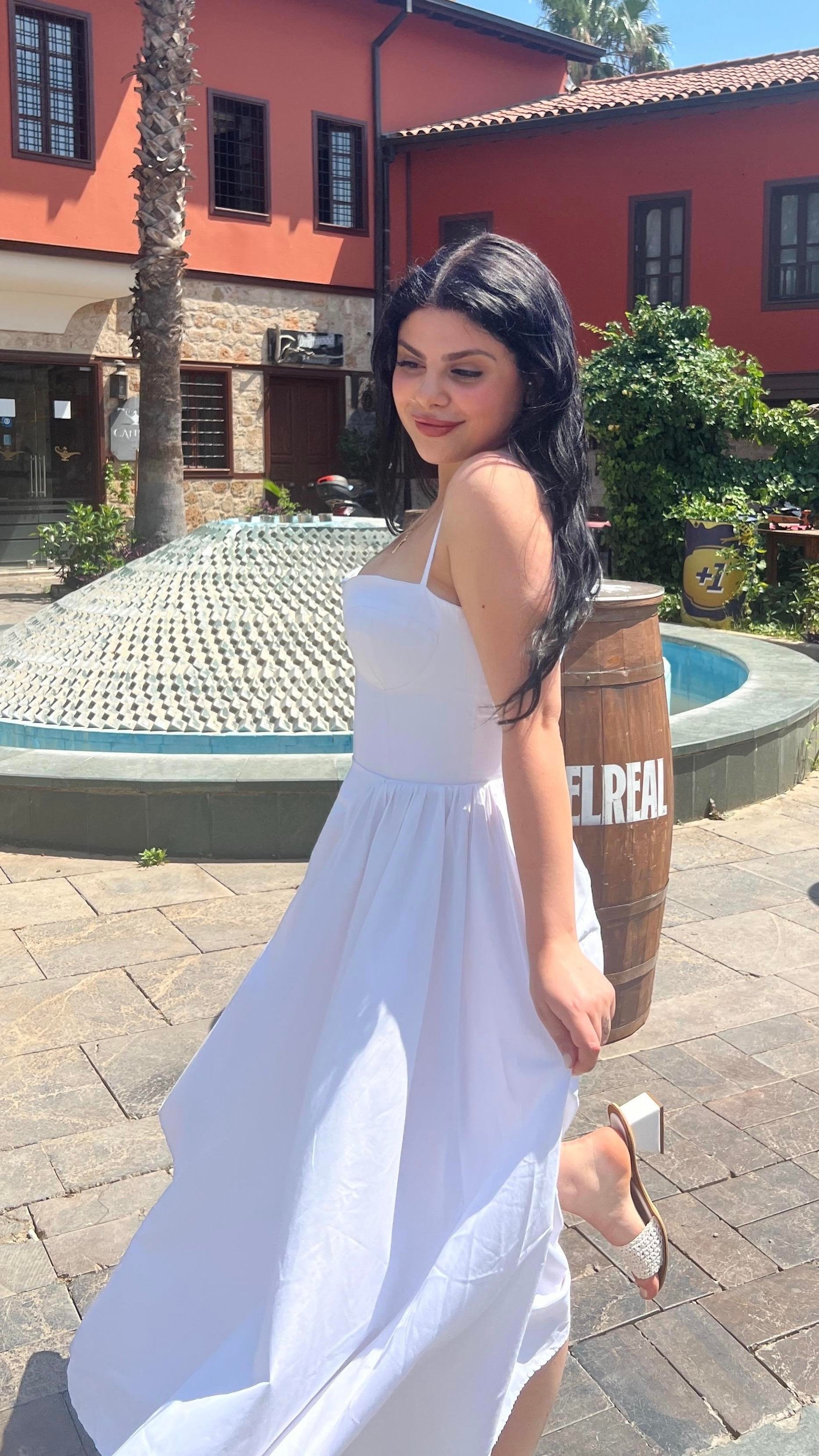 ASKILI GÖĞÜS KUPLU BEYAZ ELBİSE