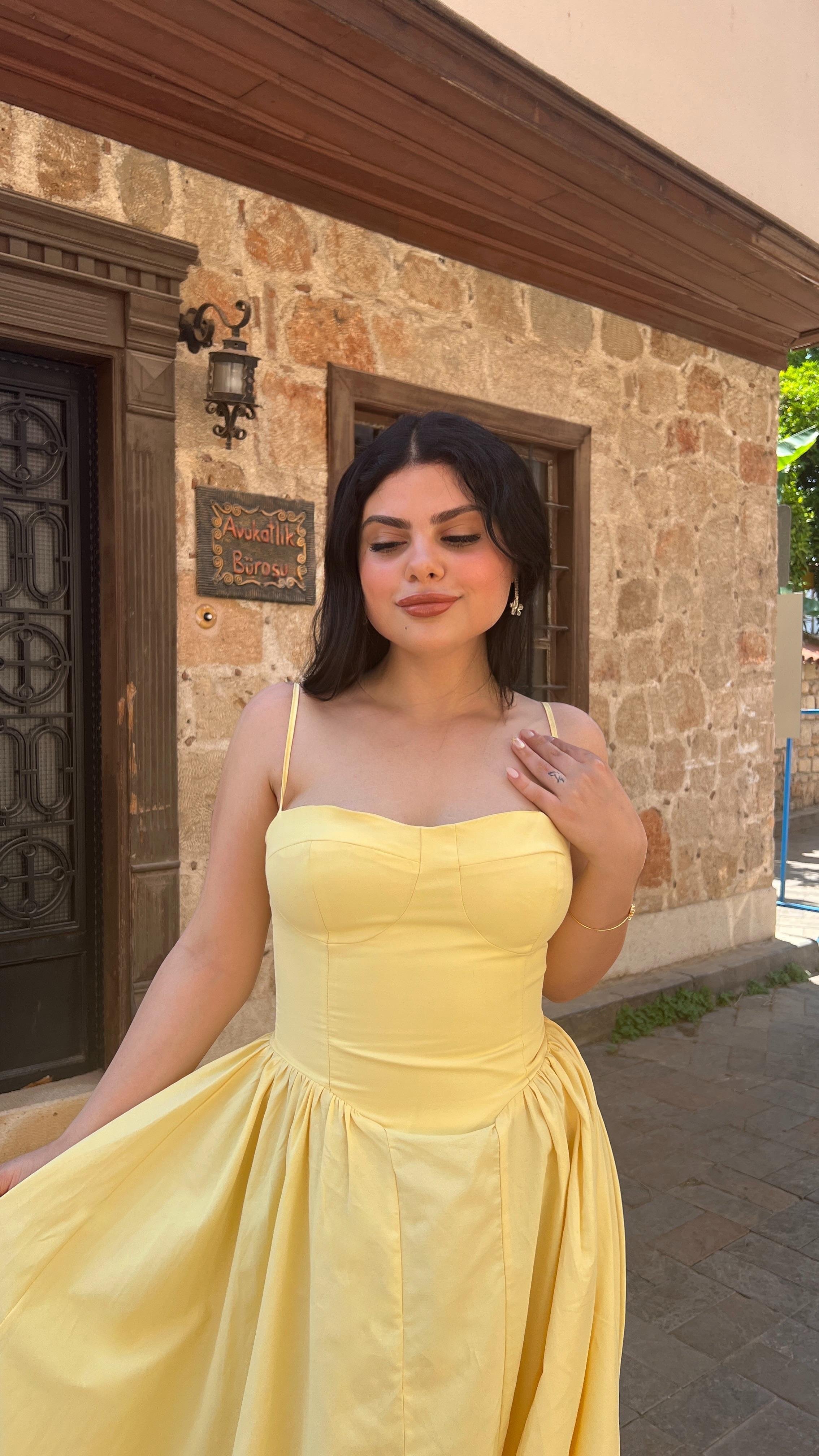 ASKILI GÖĞÜS KUPLU SARI ELBİSE
