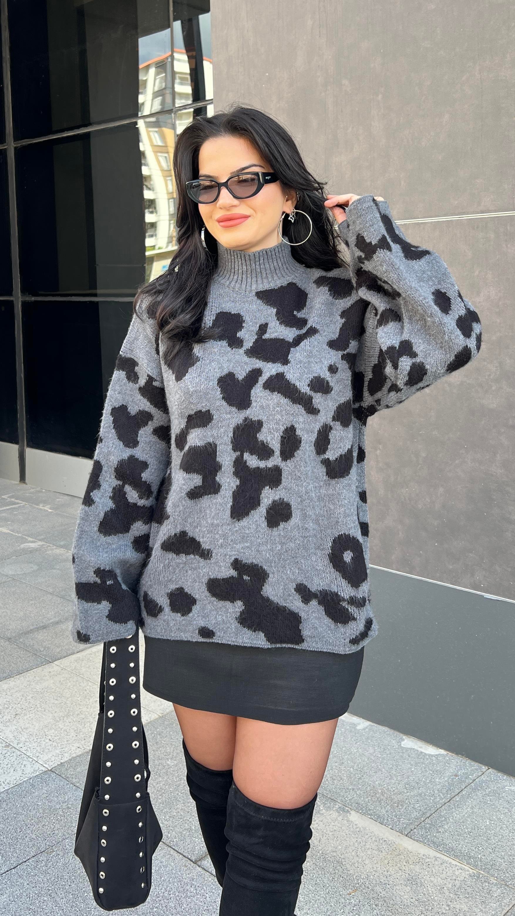 GRİ SİYAH LEOPAR DESEN KAZAK