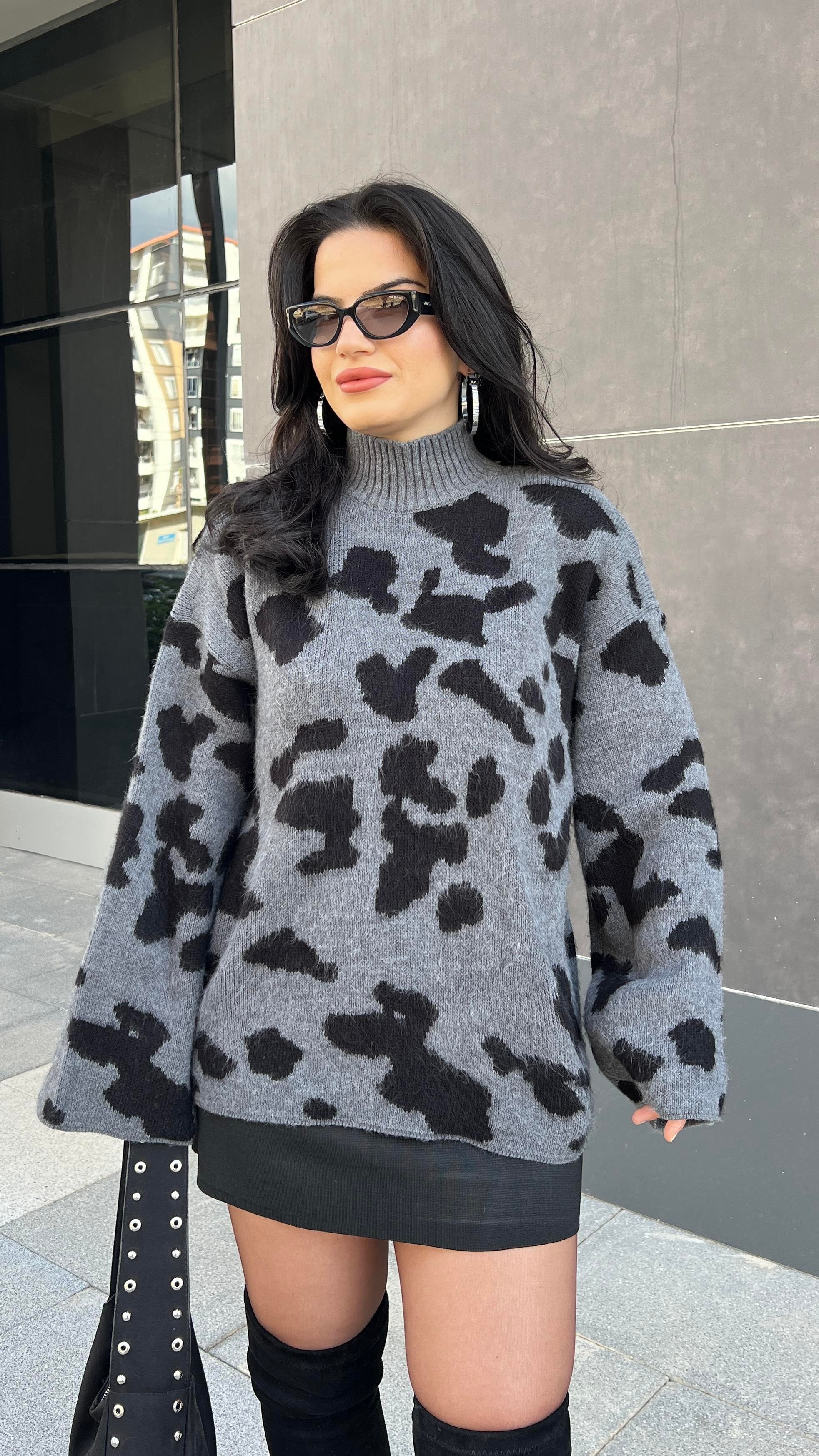 GRİ SİYAH LEOPAR DESEN KAZAK