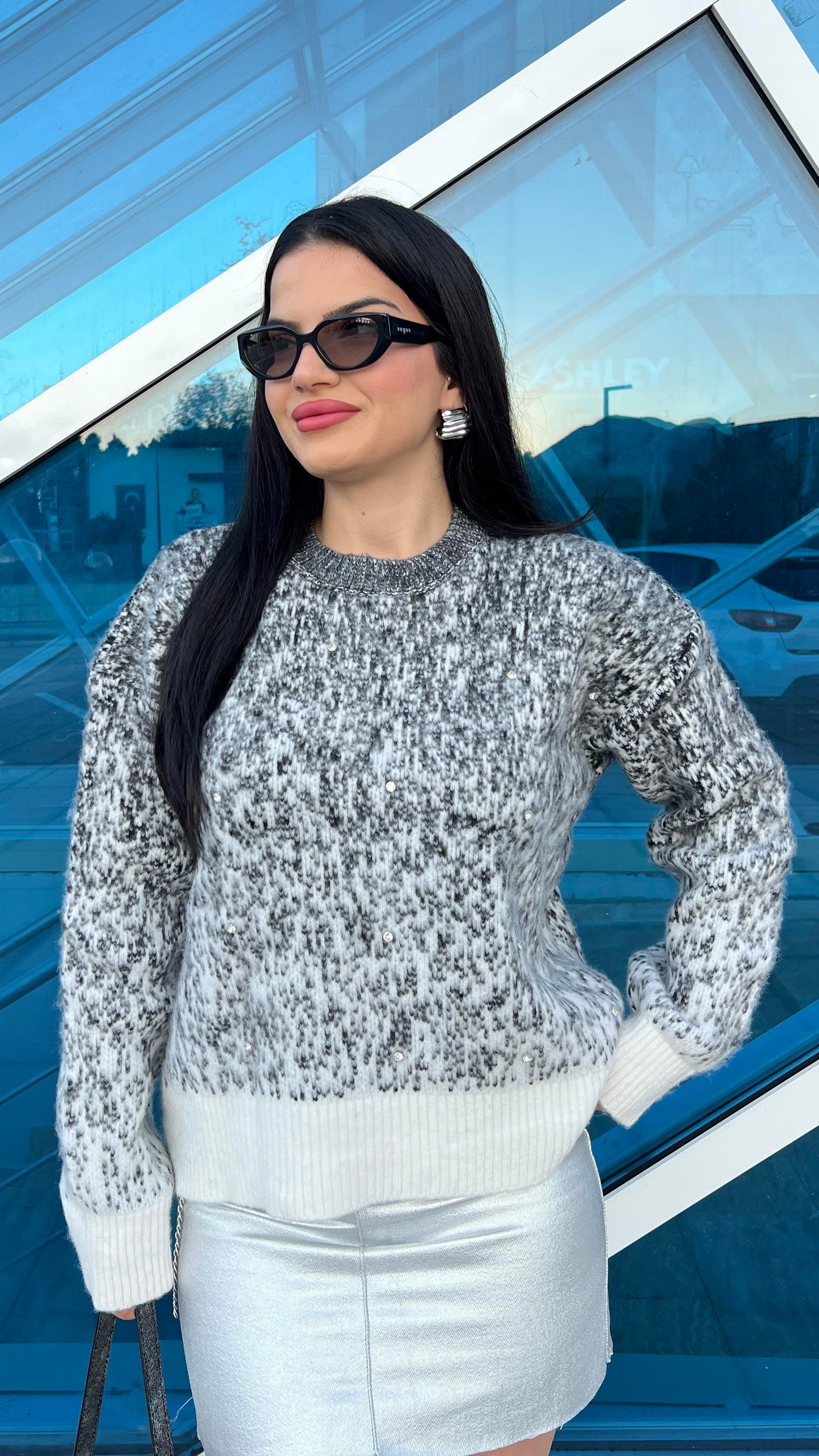 GRİ TAŞ DETAYLI TRİKO KAZAK