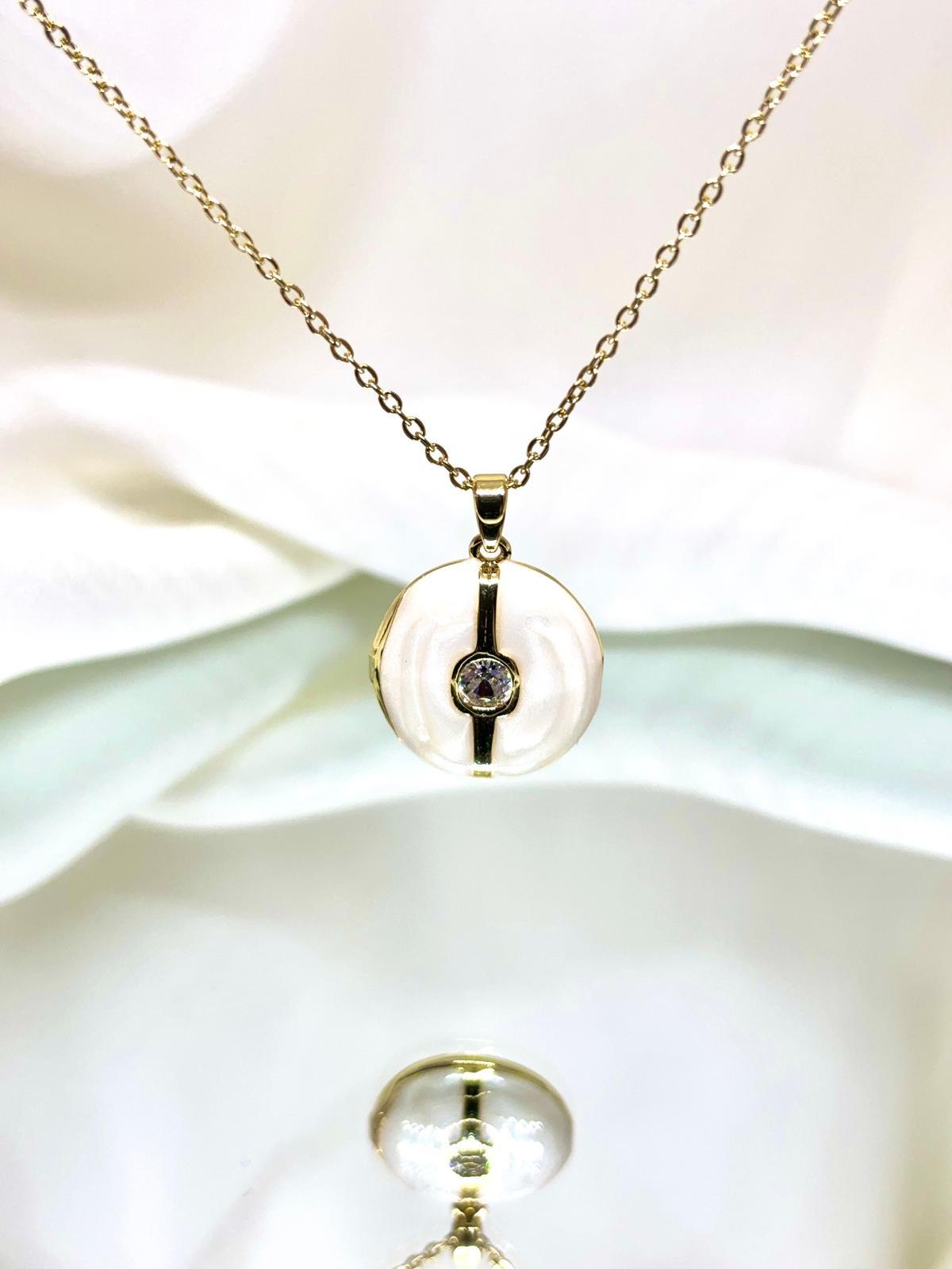 Açılır Kapaklı Beyaz Sedefli Çelik Kolye