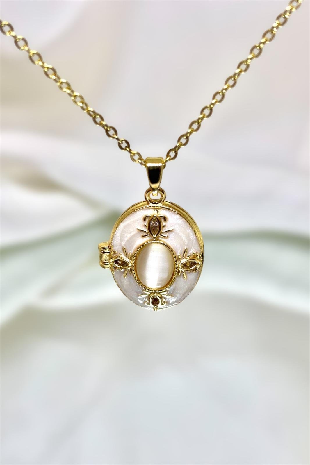 Açılır Kapaklı Sedef Detaylı Çelik Kolye