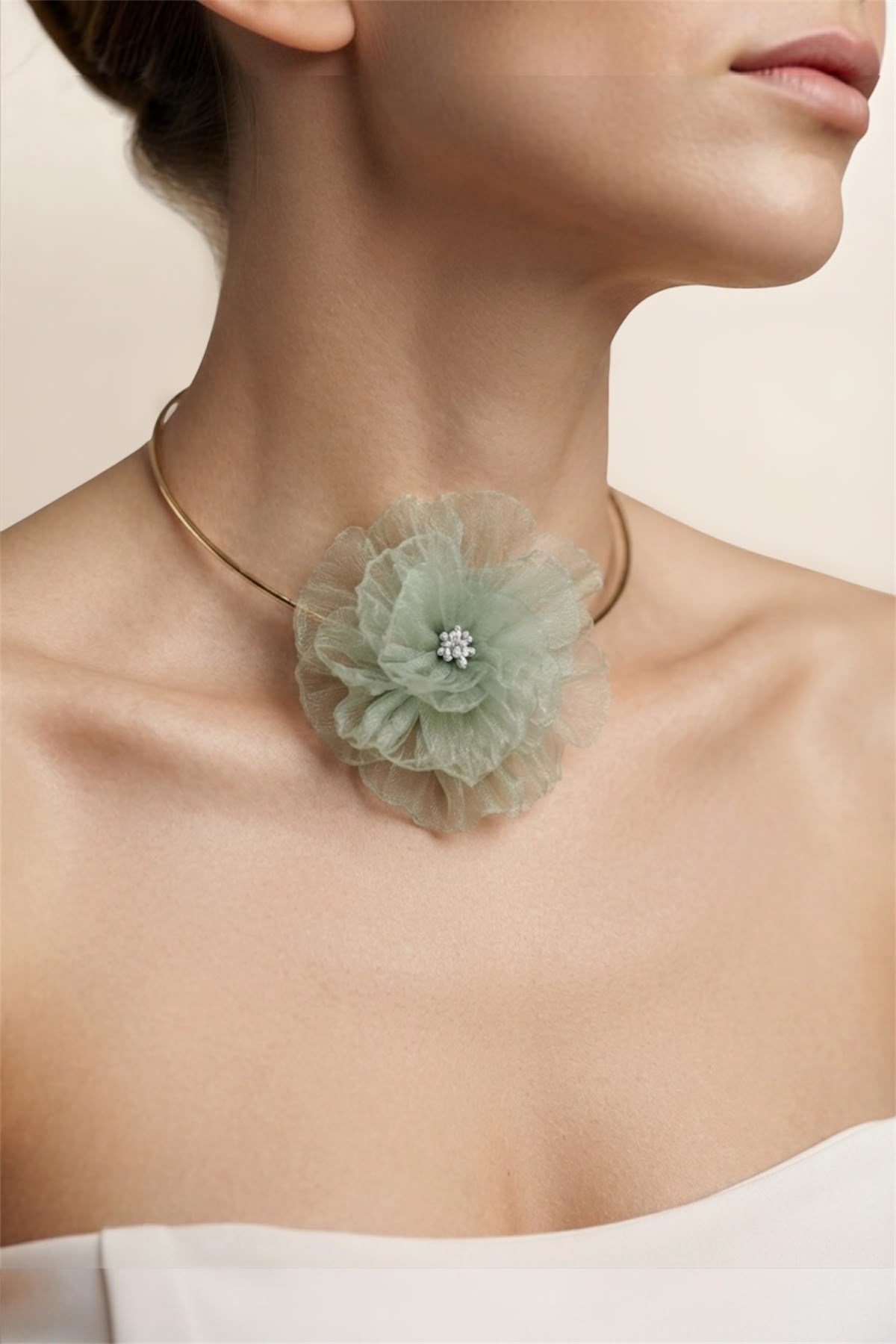 Altın Kaplama Yeşil Kumaş Çiçek Detaylı Choker Kolye