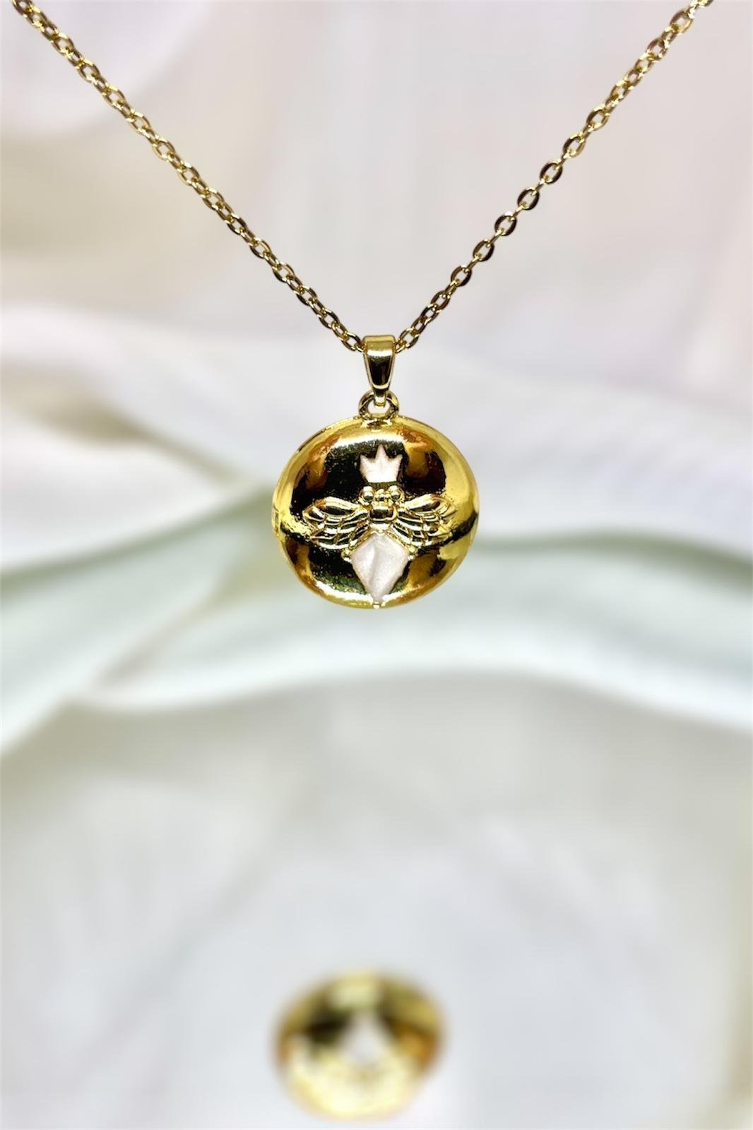 Arı Figürlü Açılır Kapaklı Çelik Kolye